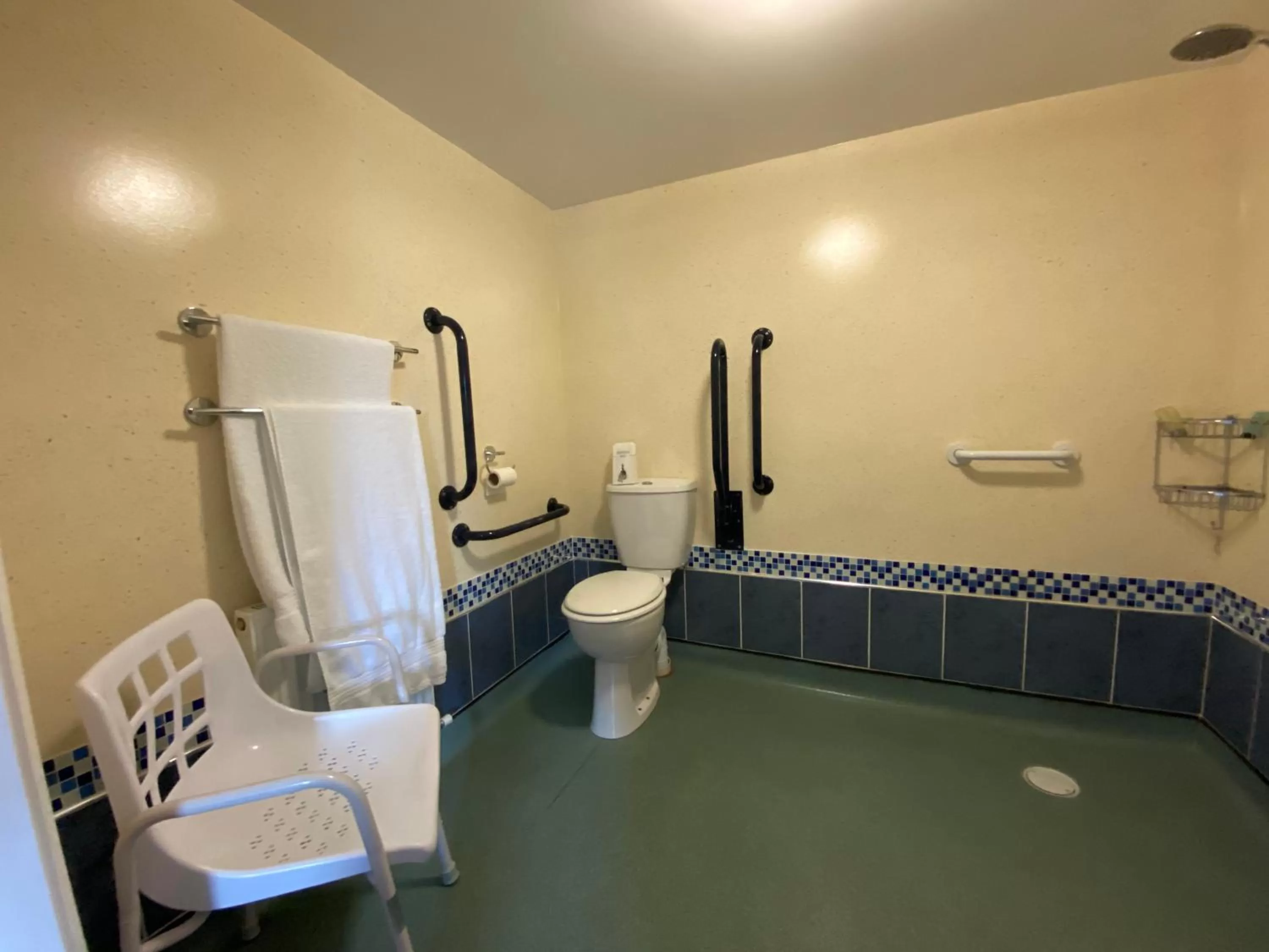 Bathroom in Flambards Hotel