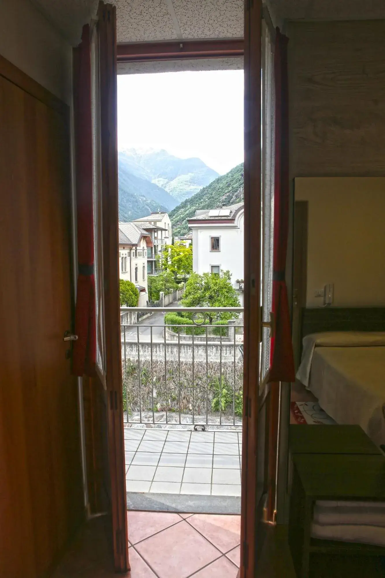 Photo of the whole room, Mountain View in Albergo Gusmeroli