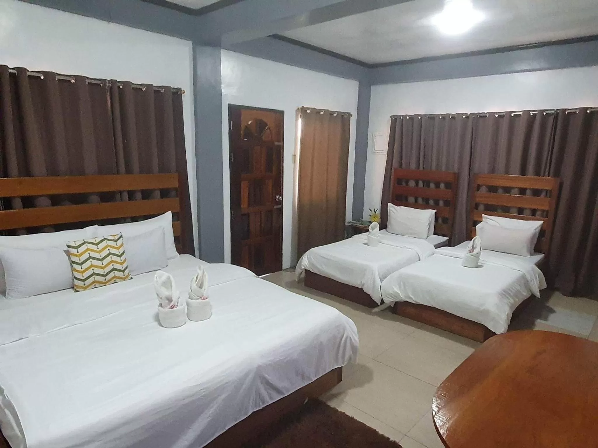 Bed in Kalis Viewpoint Lodge Coron