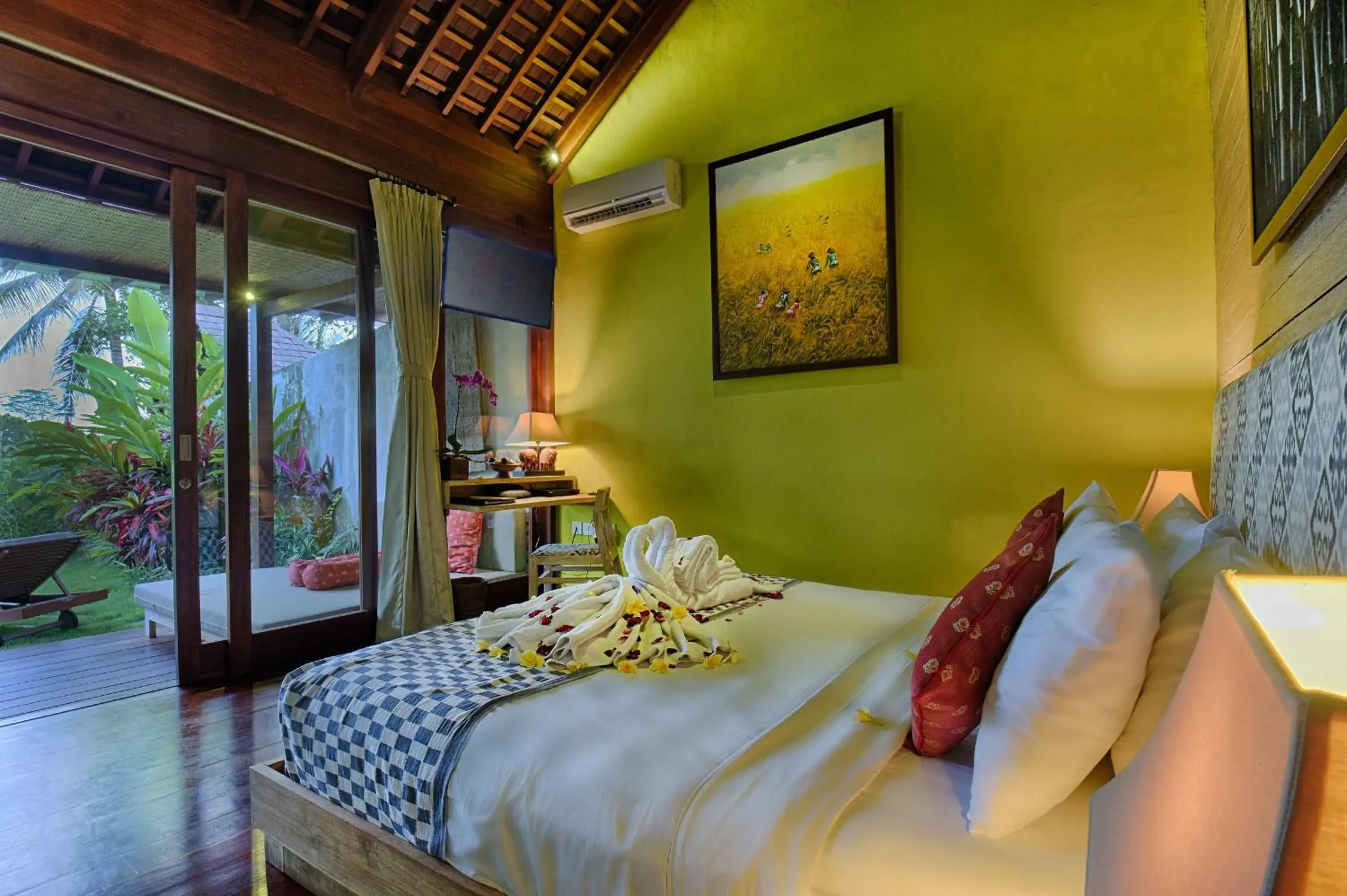 Photo of the whole room, Bed in Samkhya Villa Ubud