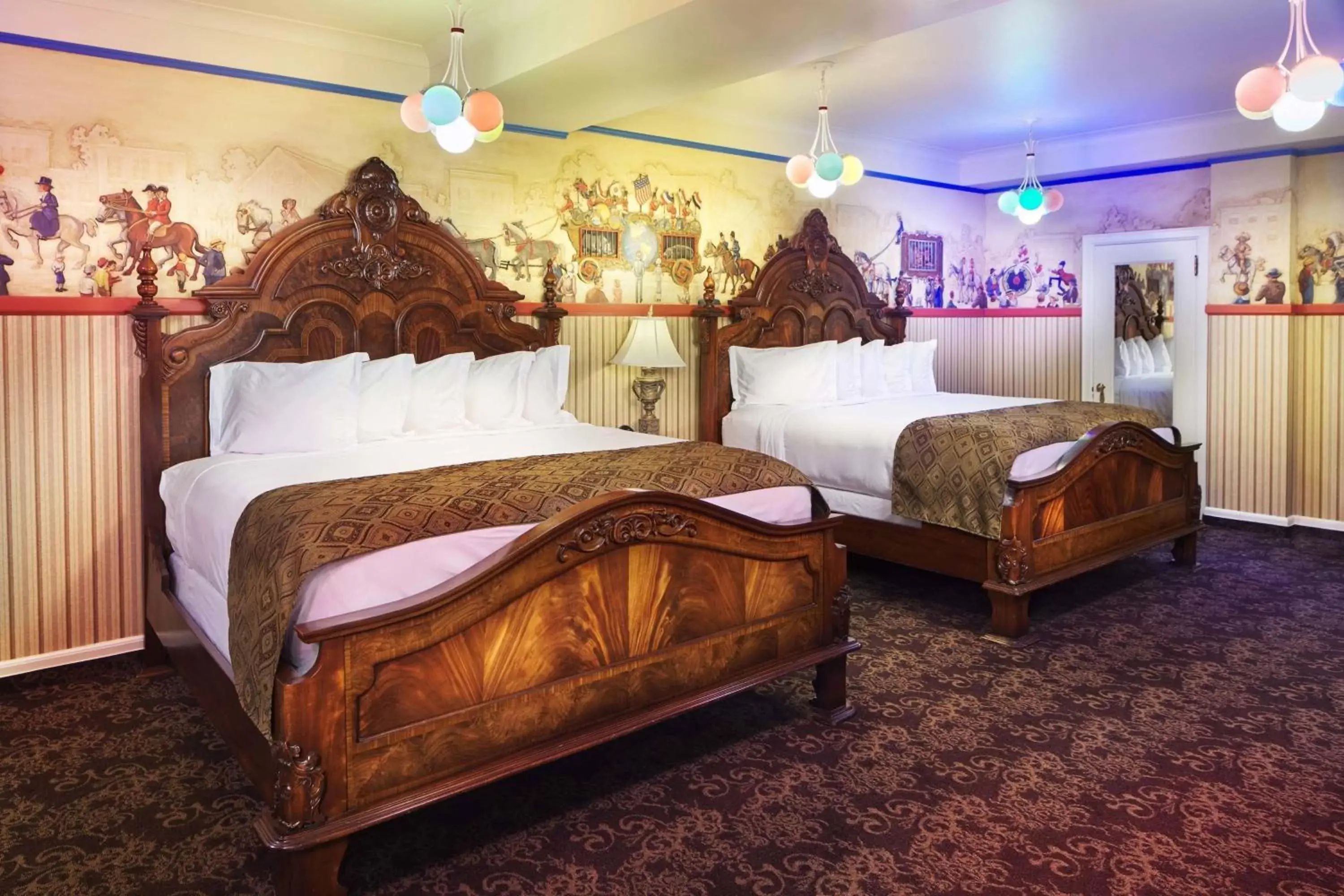 Photo of the whole room, Bed in The Historic Davenport, Autograph Collection