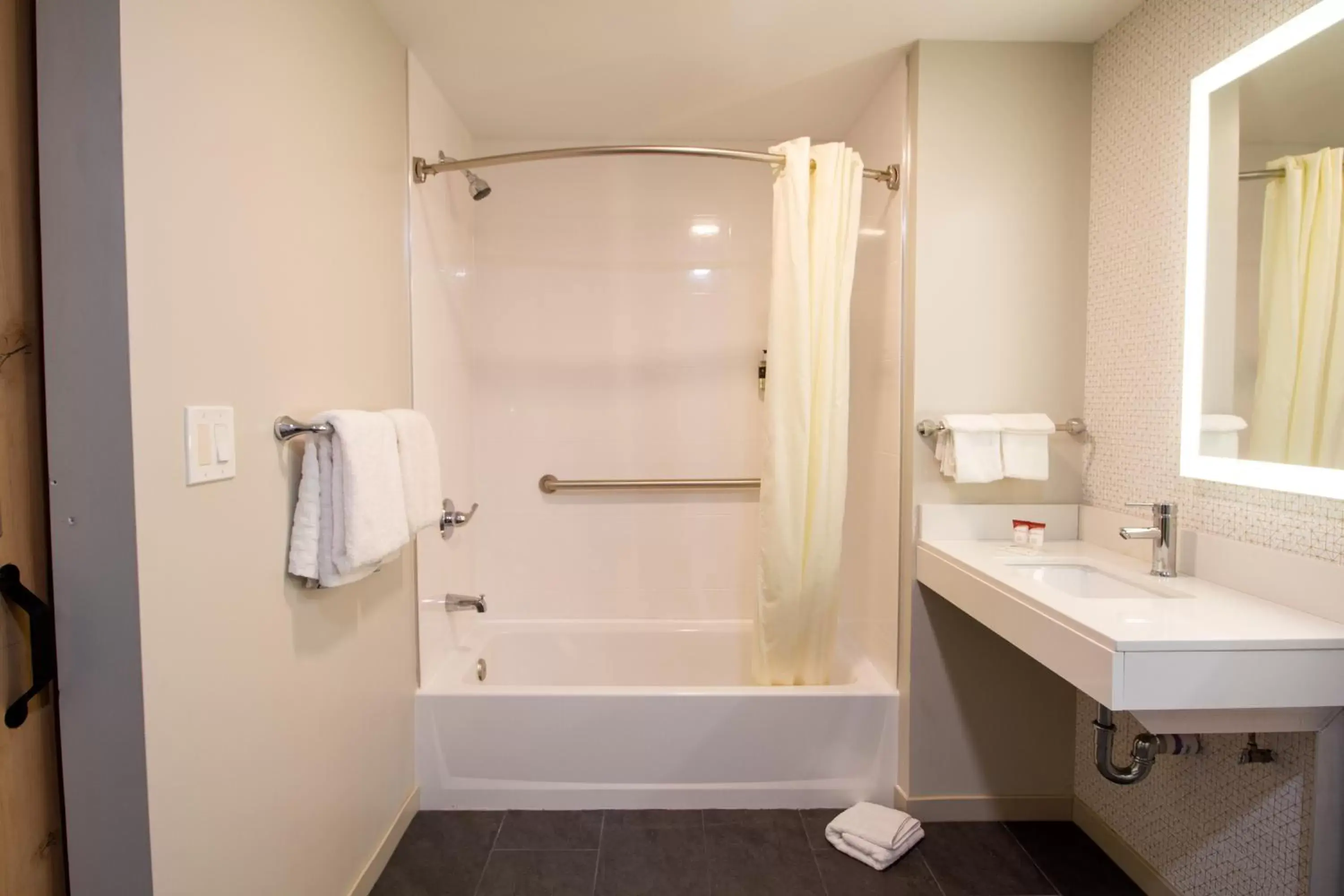 Bathroom in Woodwards White Mountain Resort BW Signature Collection