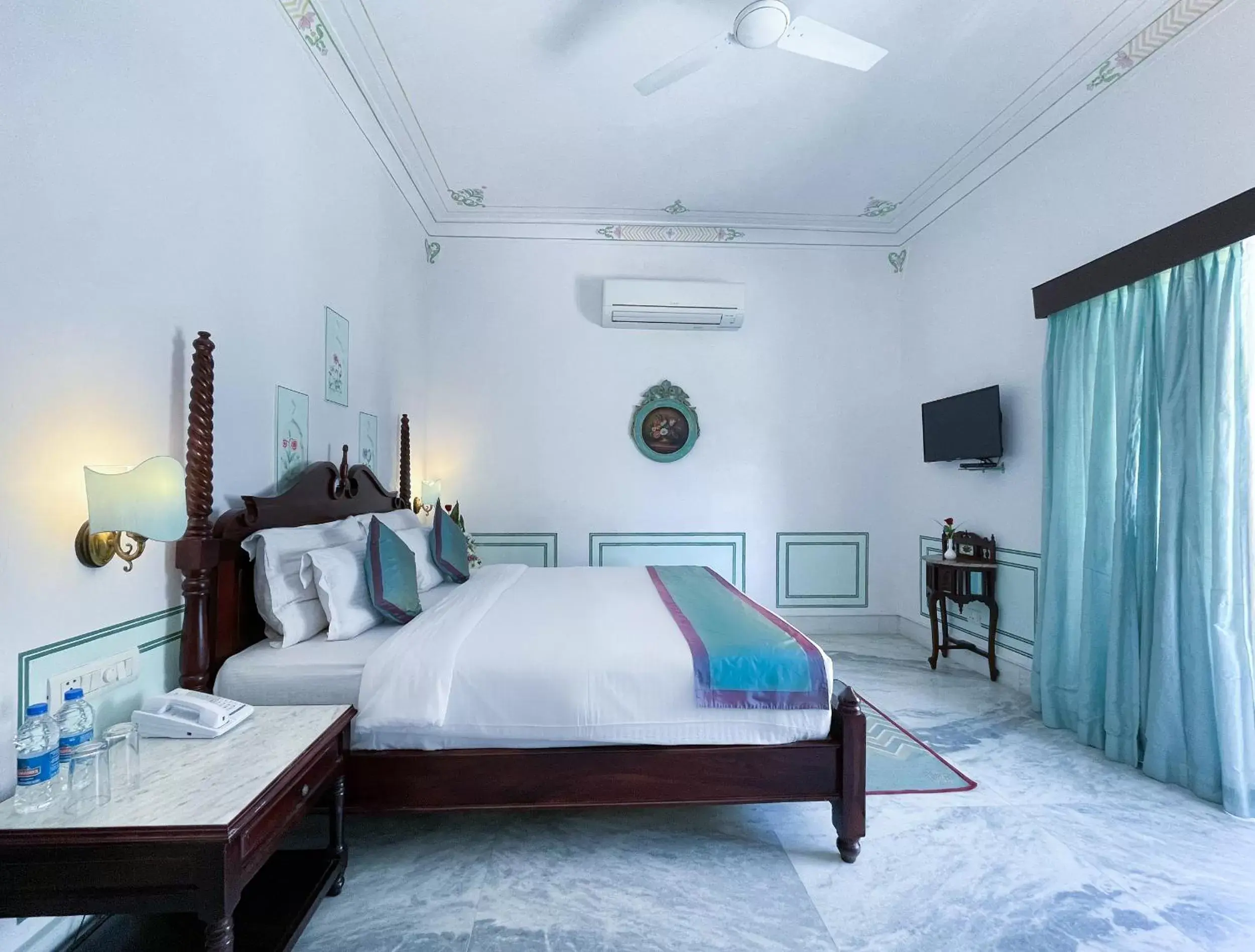 Photo of the whole room, Bed in Amar Kothi Photo of the whole room, Bed in Amar Kothi