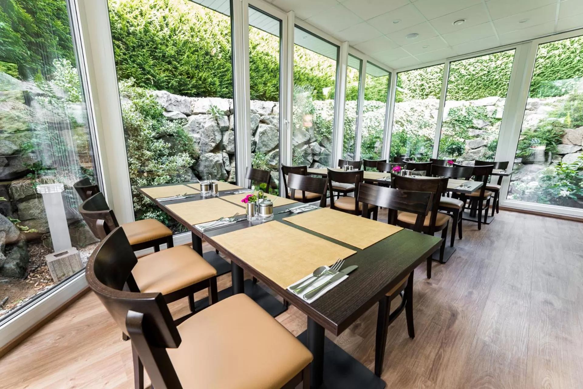 Restaurant/places to eat in Hotel Classic