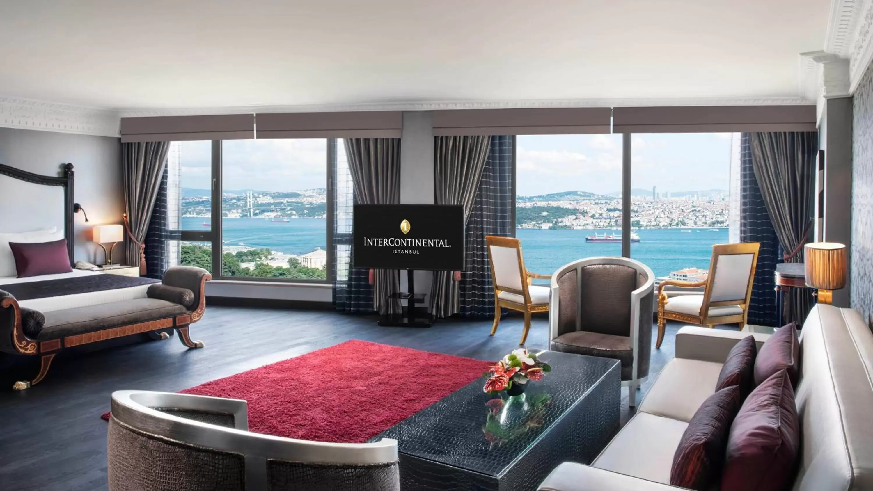 Photo of the whole room, Seating Area in InterContinental Istanbul, an IHG Hotel
