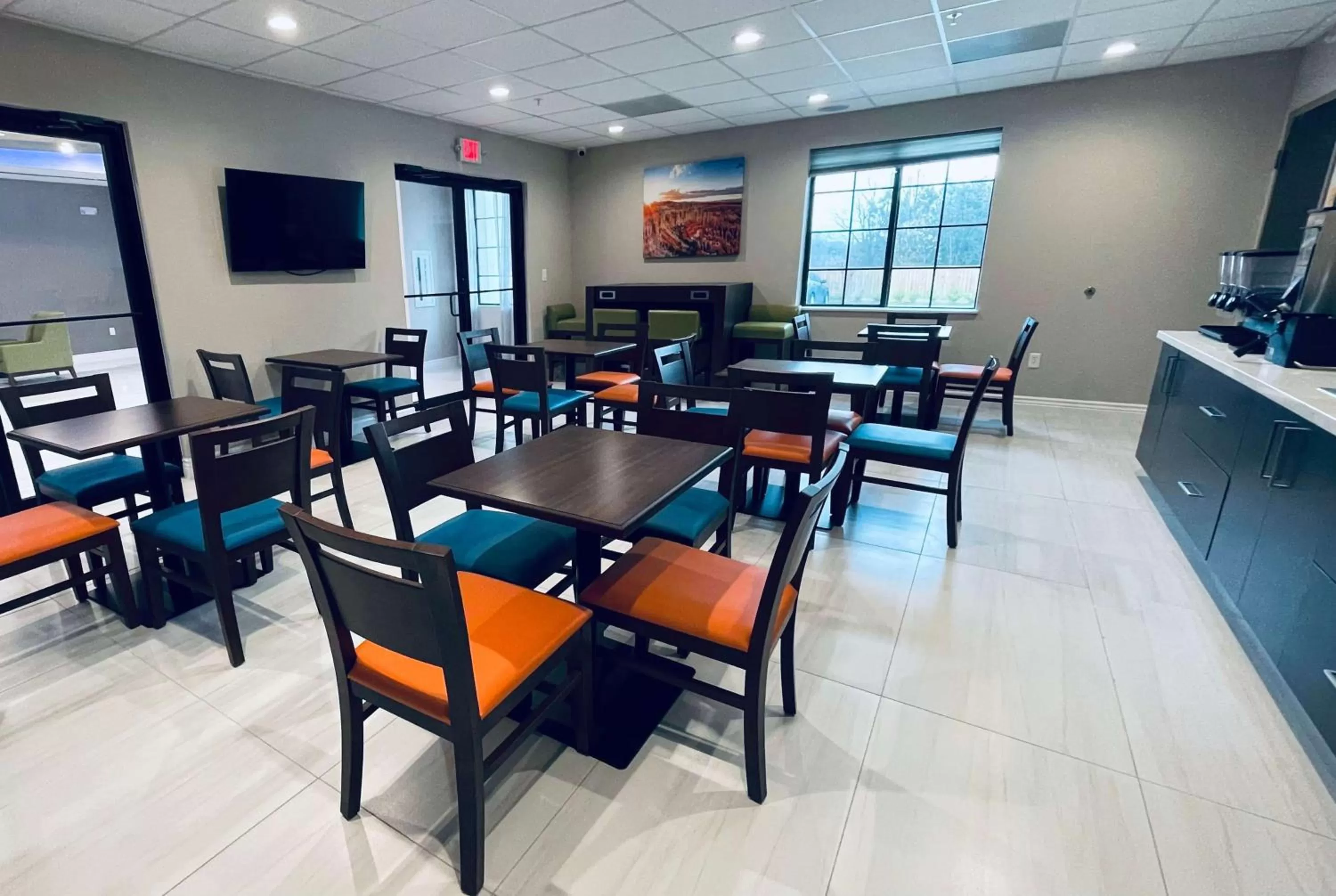 Restaurant/places to eat in Days Inn & Suites by Wyndham Greater Tomball