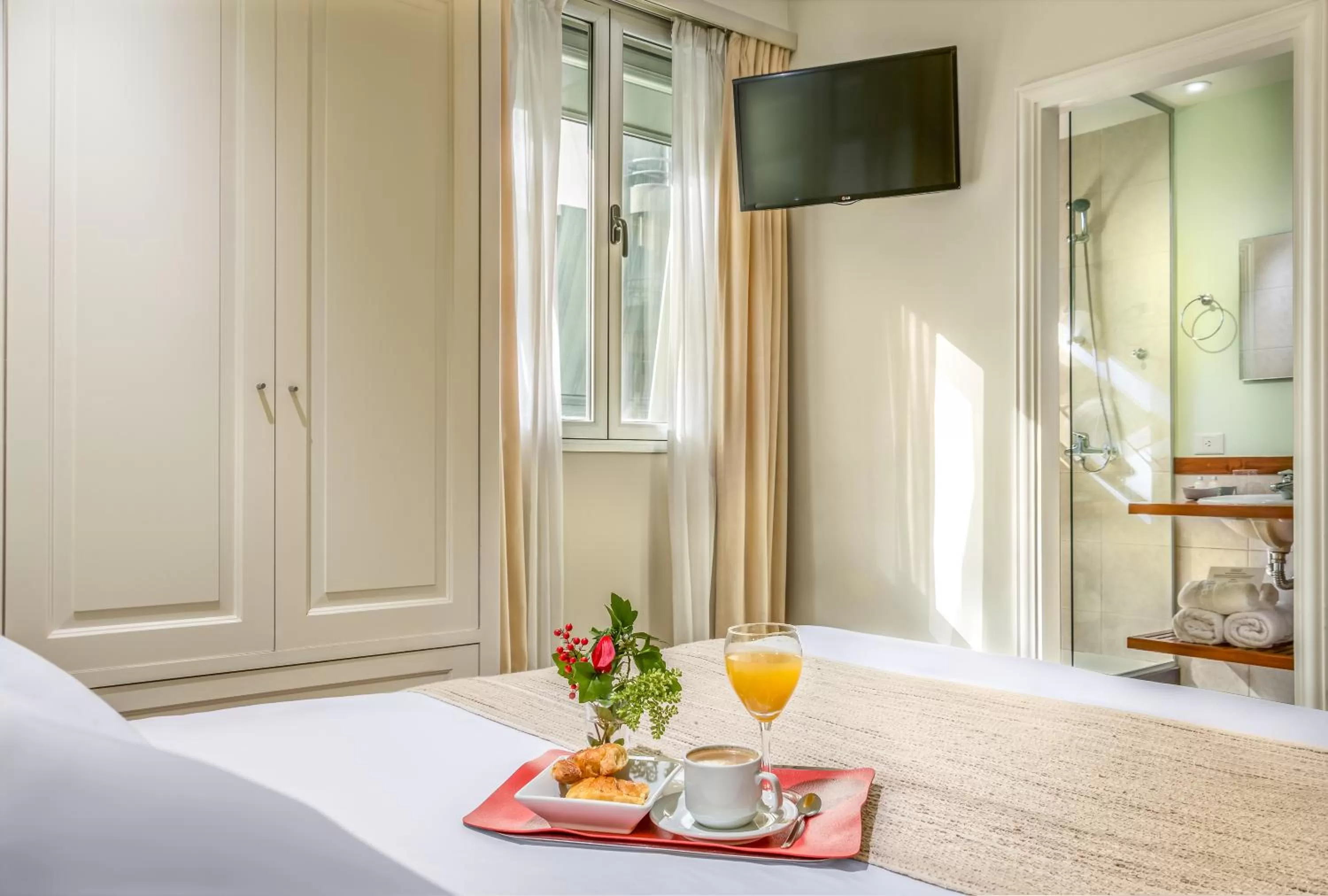 Bathroom, Bed in 248 Finisterra