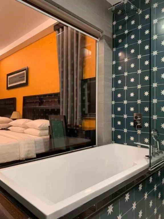 Bathroom in Ohana Hotel