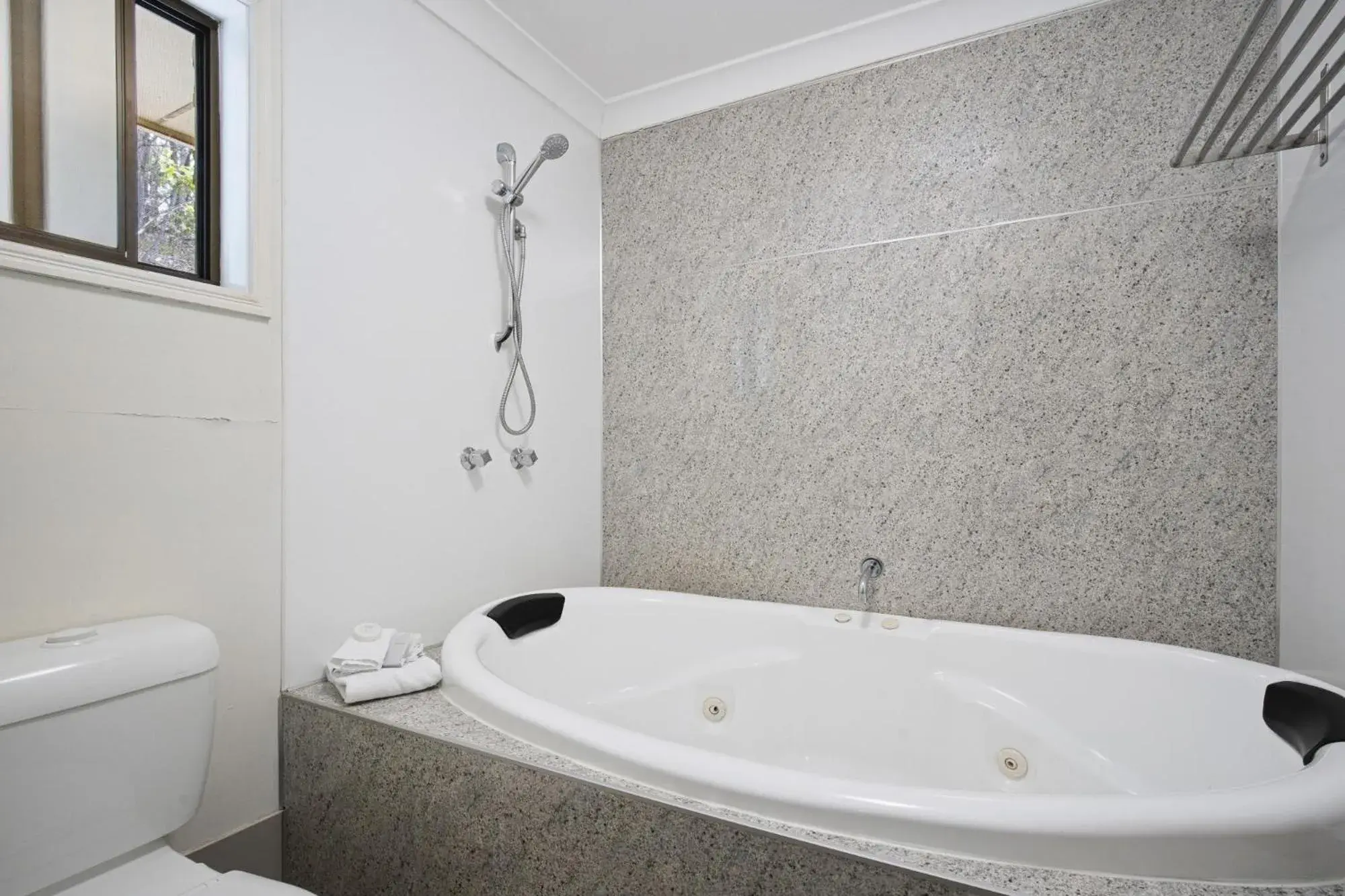 Bathroom in Cedar Creek Lodges