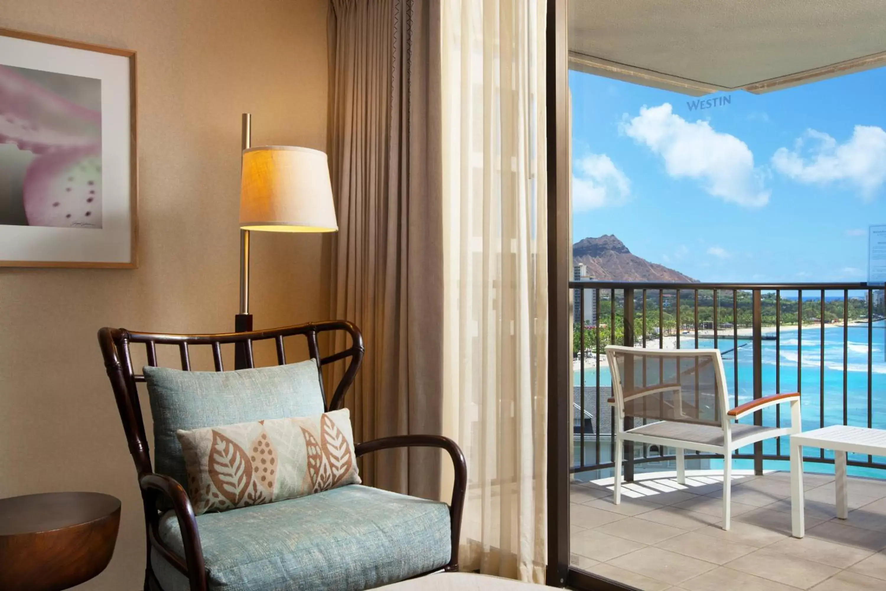 Photo of the whole room, Seating Area in Moana Surfrider, A Westin Resort & Spa, Waikiki Beach