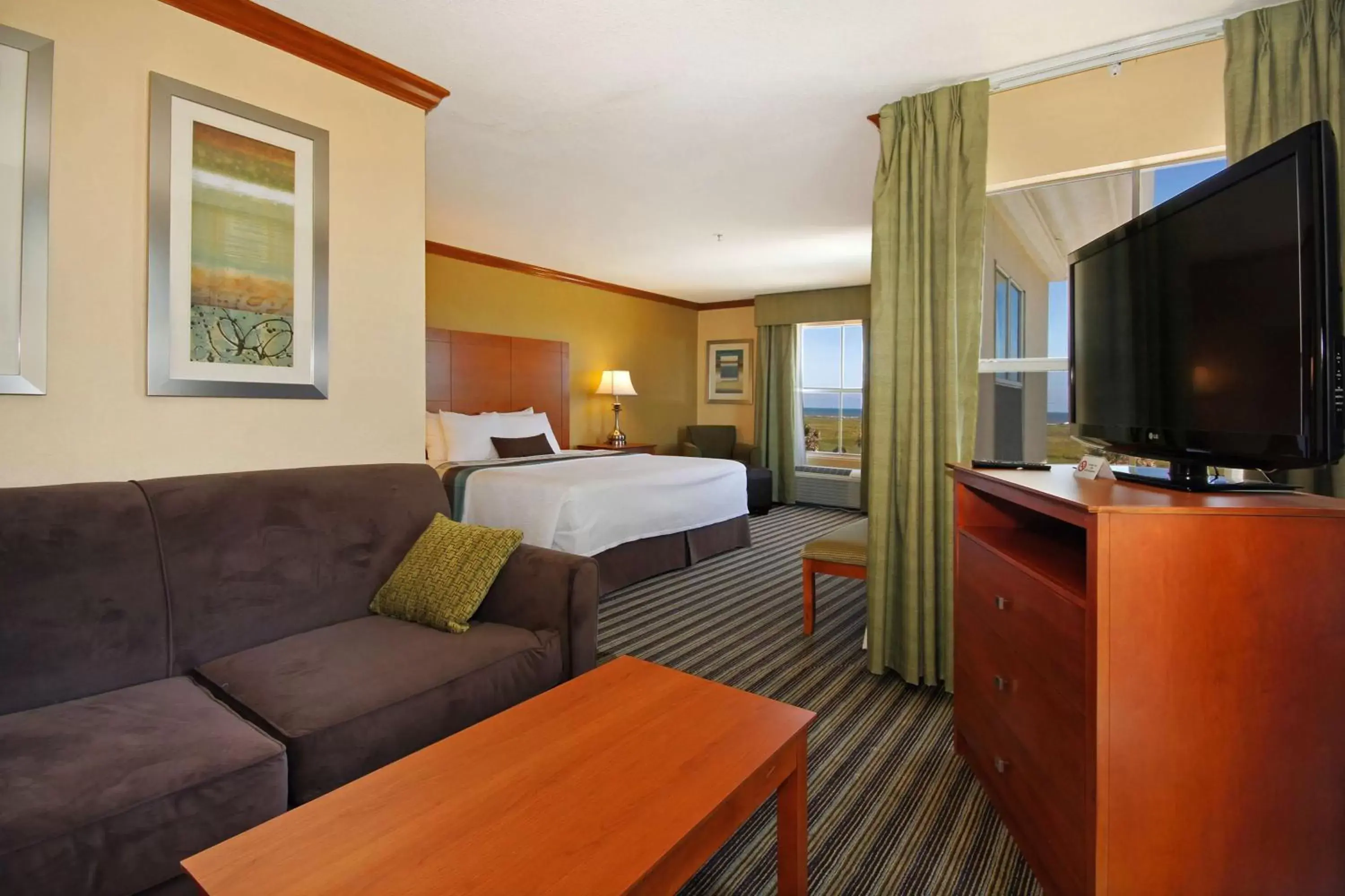 Photo of the whole room in Best Western Plus Seawall Inn & Suites by the Beach