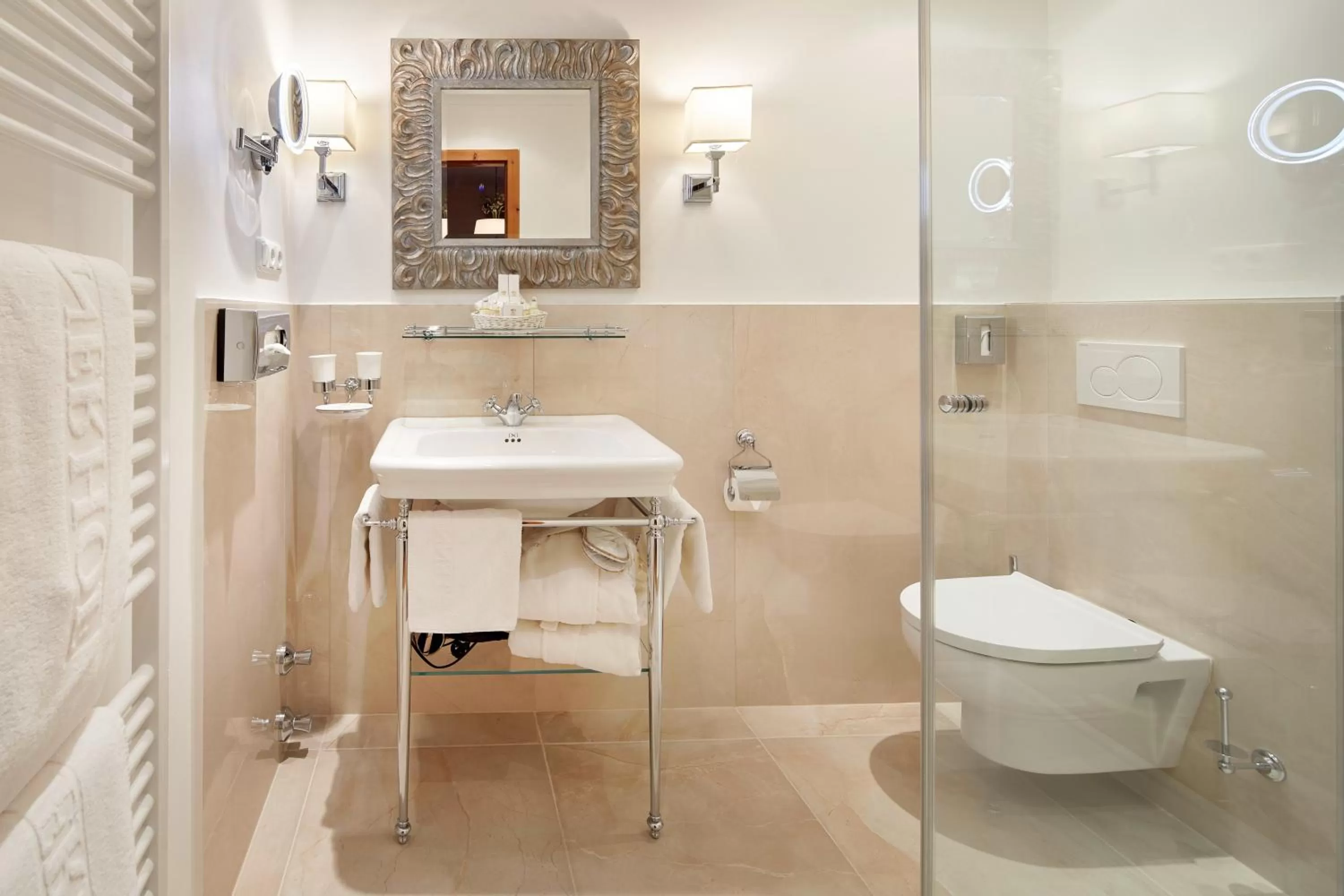 Bathroom in Landsitz Römerhof - Hotel Apartments