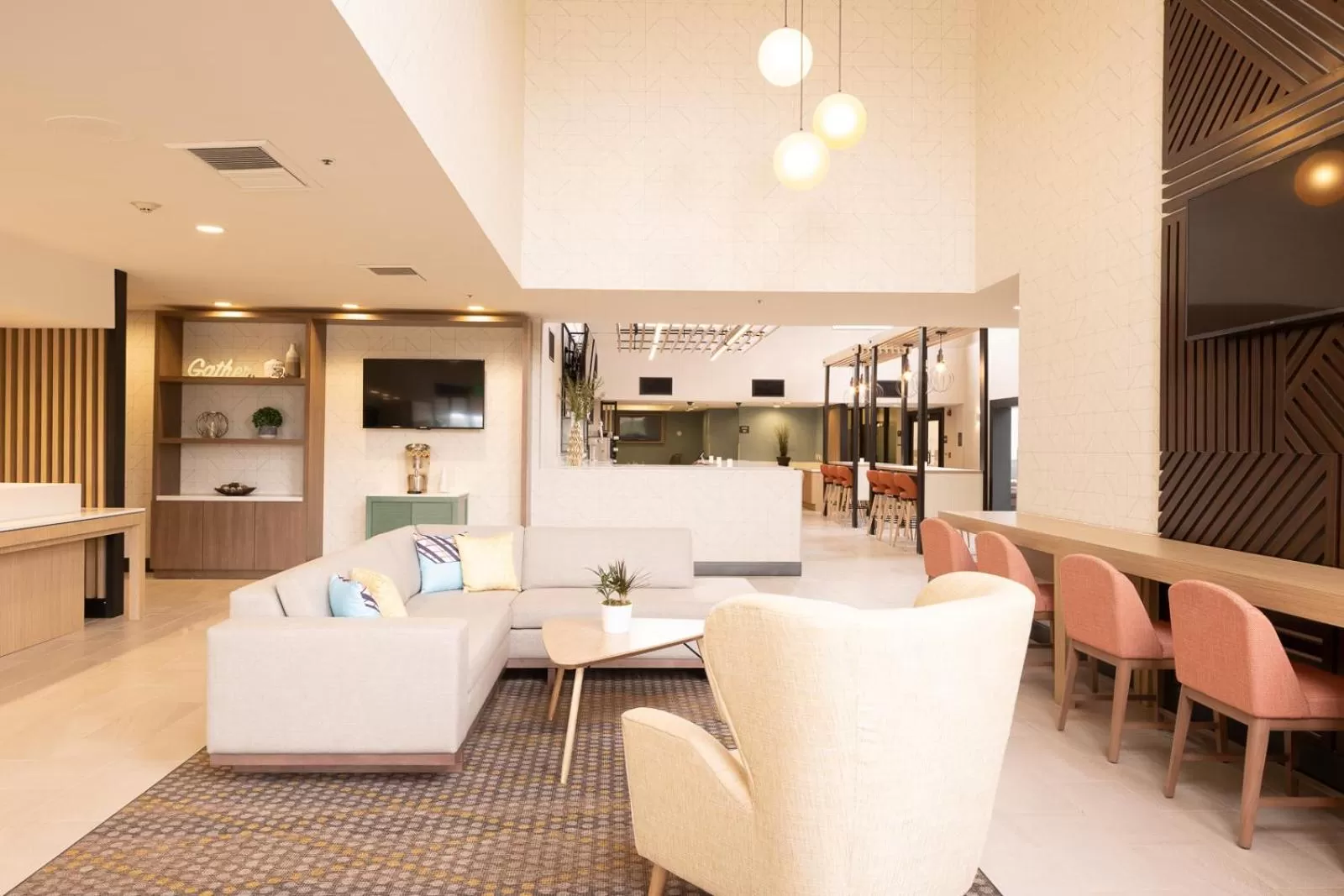 Lobby or reception in Holiday Inn Santa Ana-Orange County Airport by IHG
