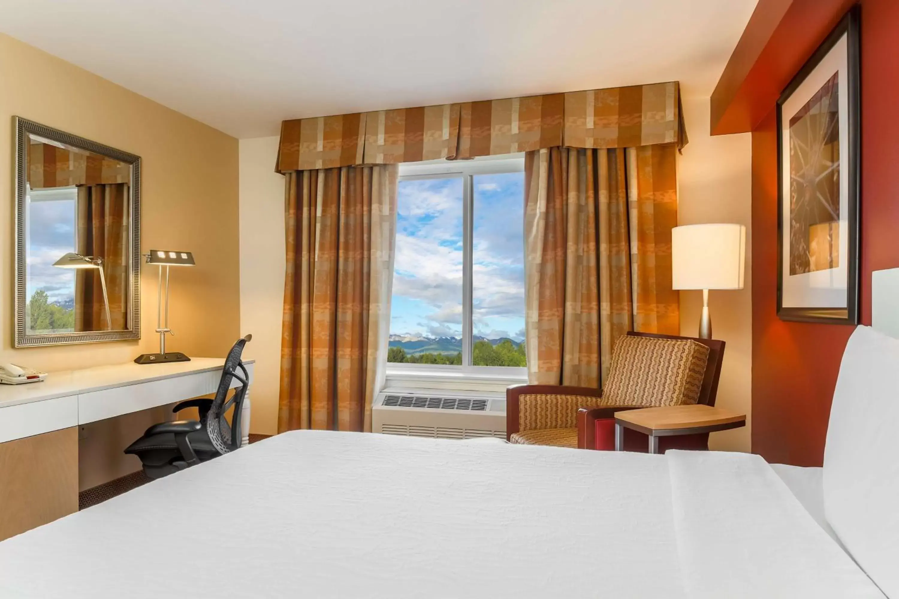 Bedroom, Bed in Hilton Garden Inn Anchorage