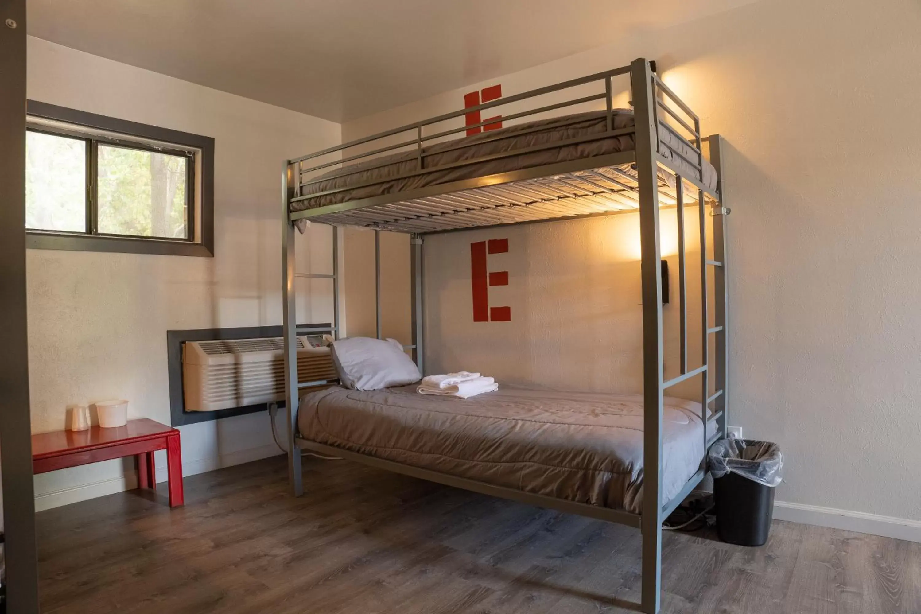 Photo of the whole room, Bunk Bed in Motel Durango