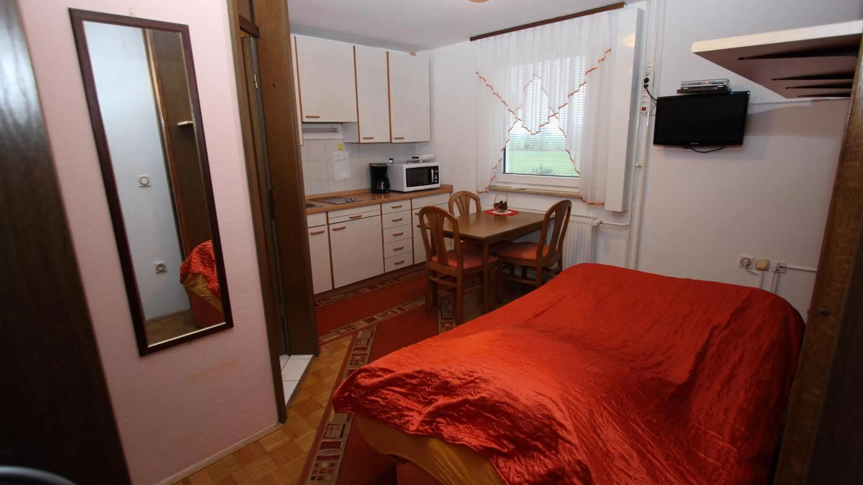 Photo of the whole room in Rooms & Apartments Jana