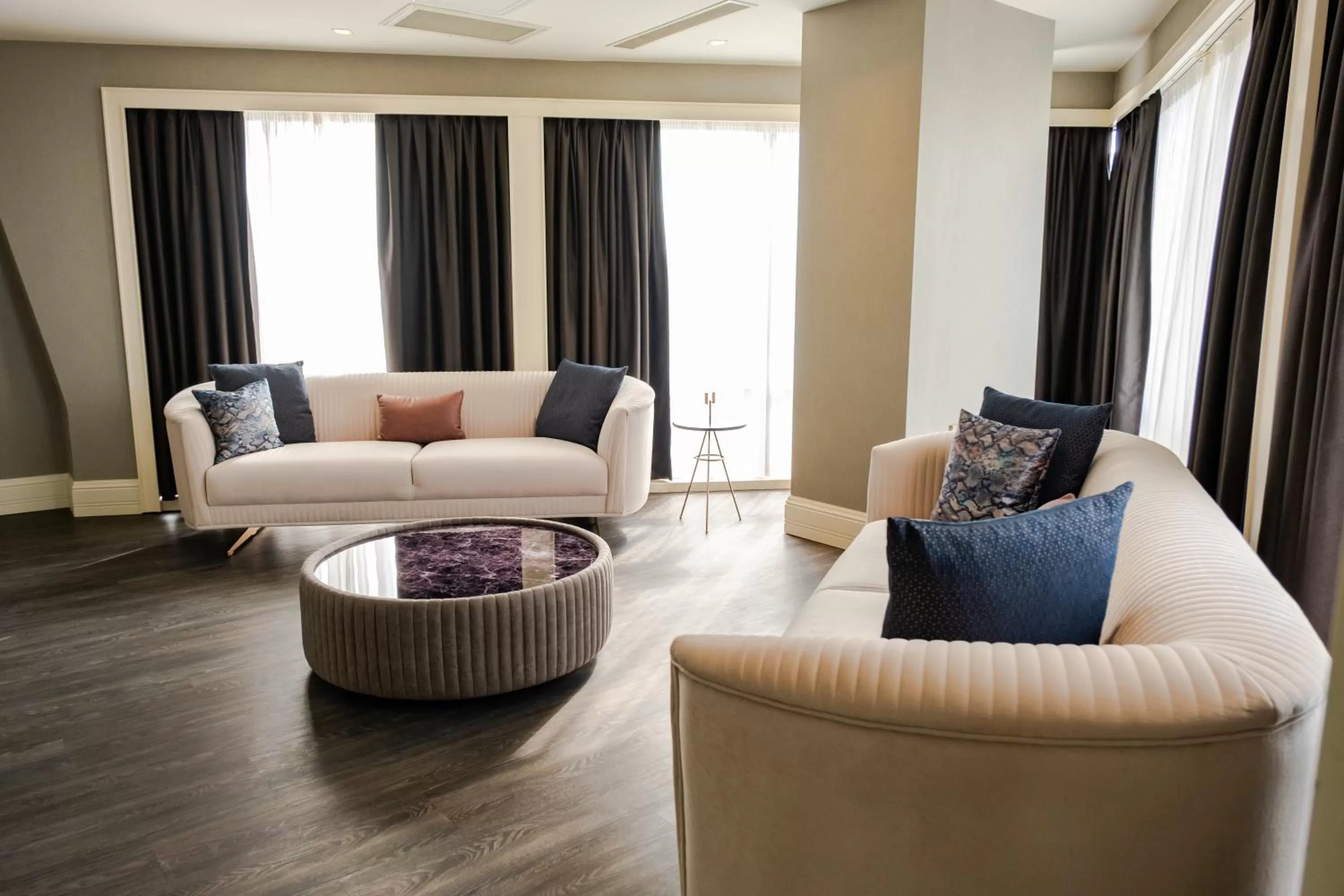 Living room, Seating Area in Windsor Hotel & Convention Center Istanbul