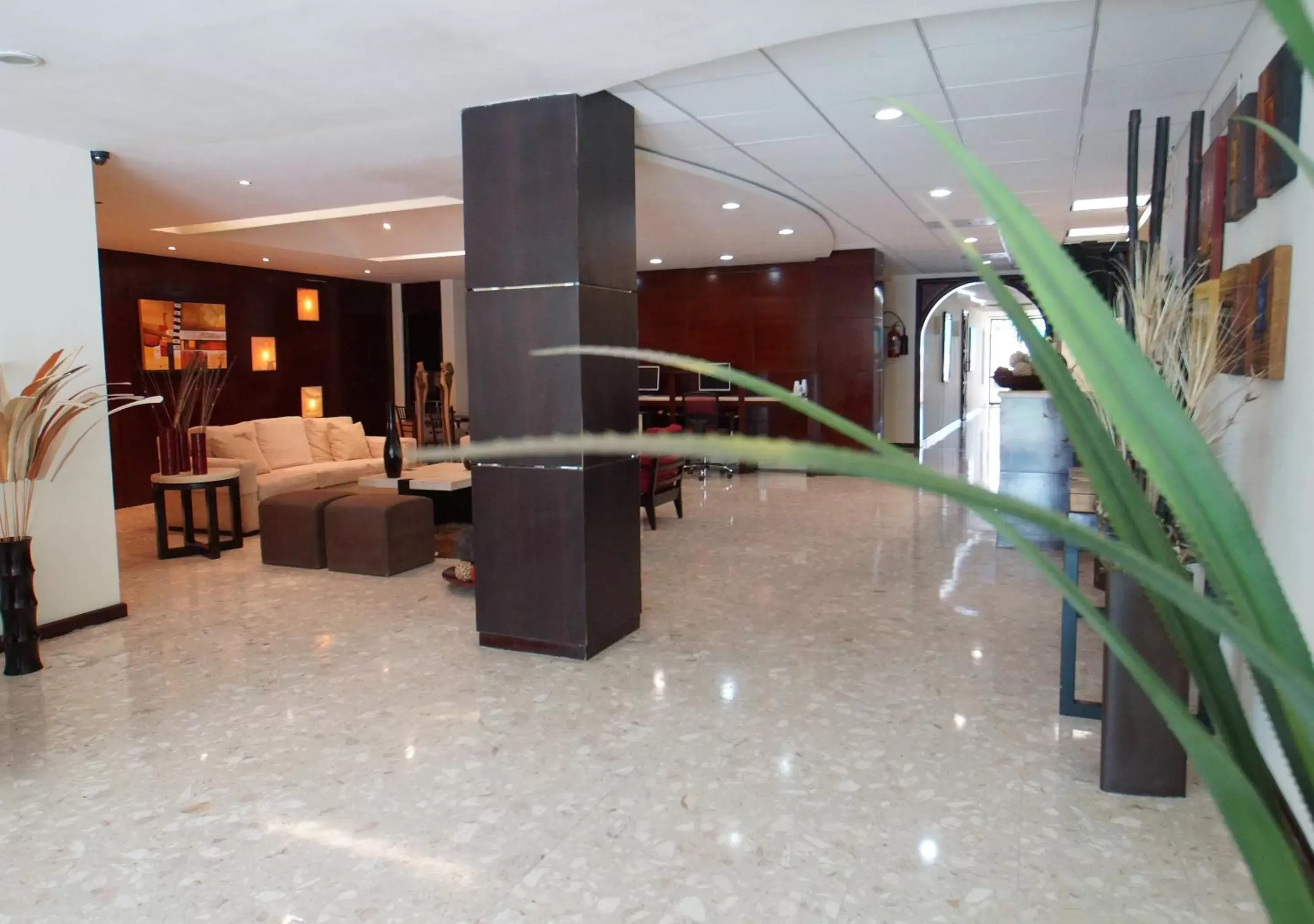 Lobby or reception in Hotel Victoria Poza Rica by Brahma