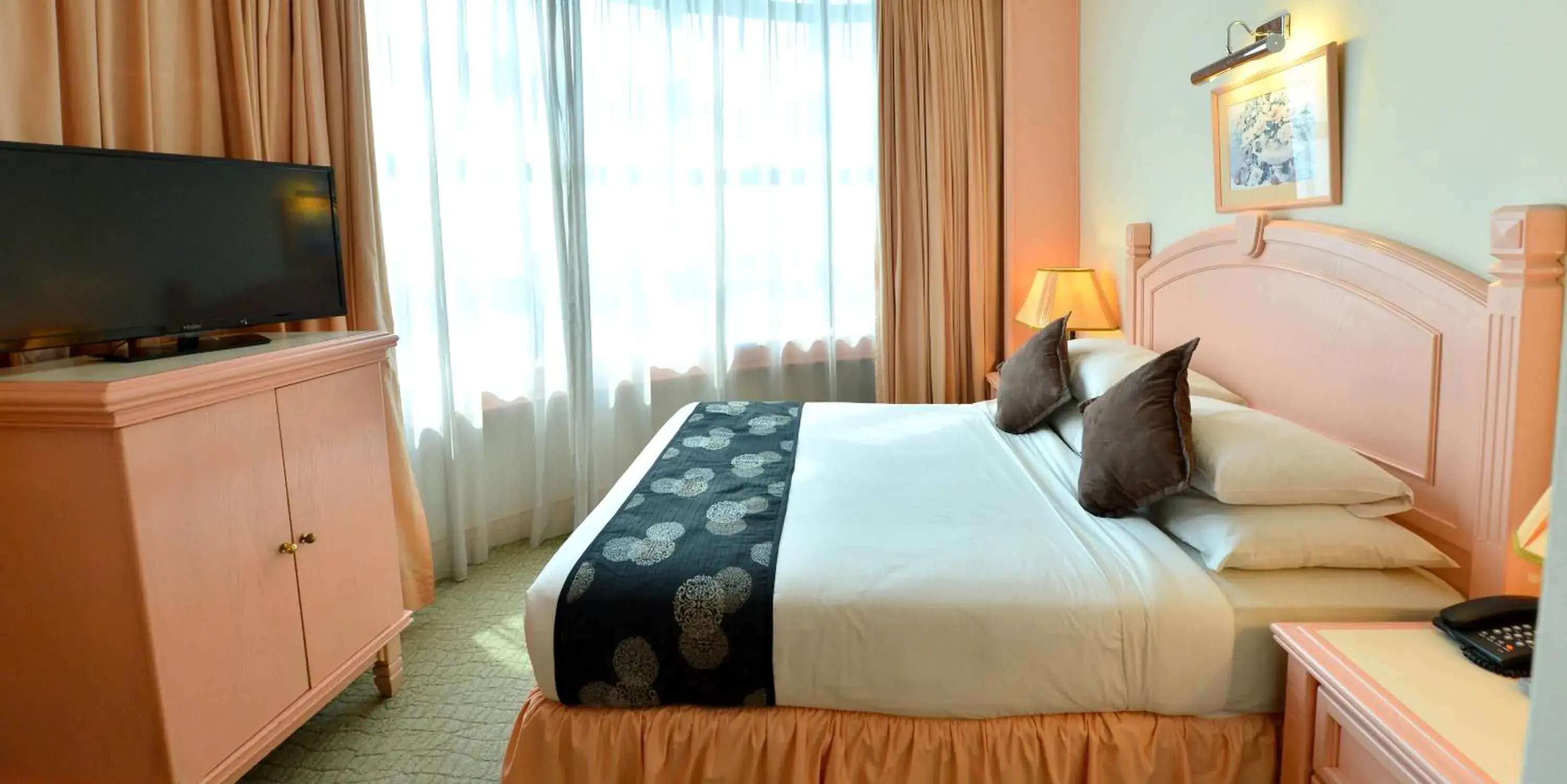 Bed in Emerald Puteri Hotel