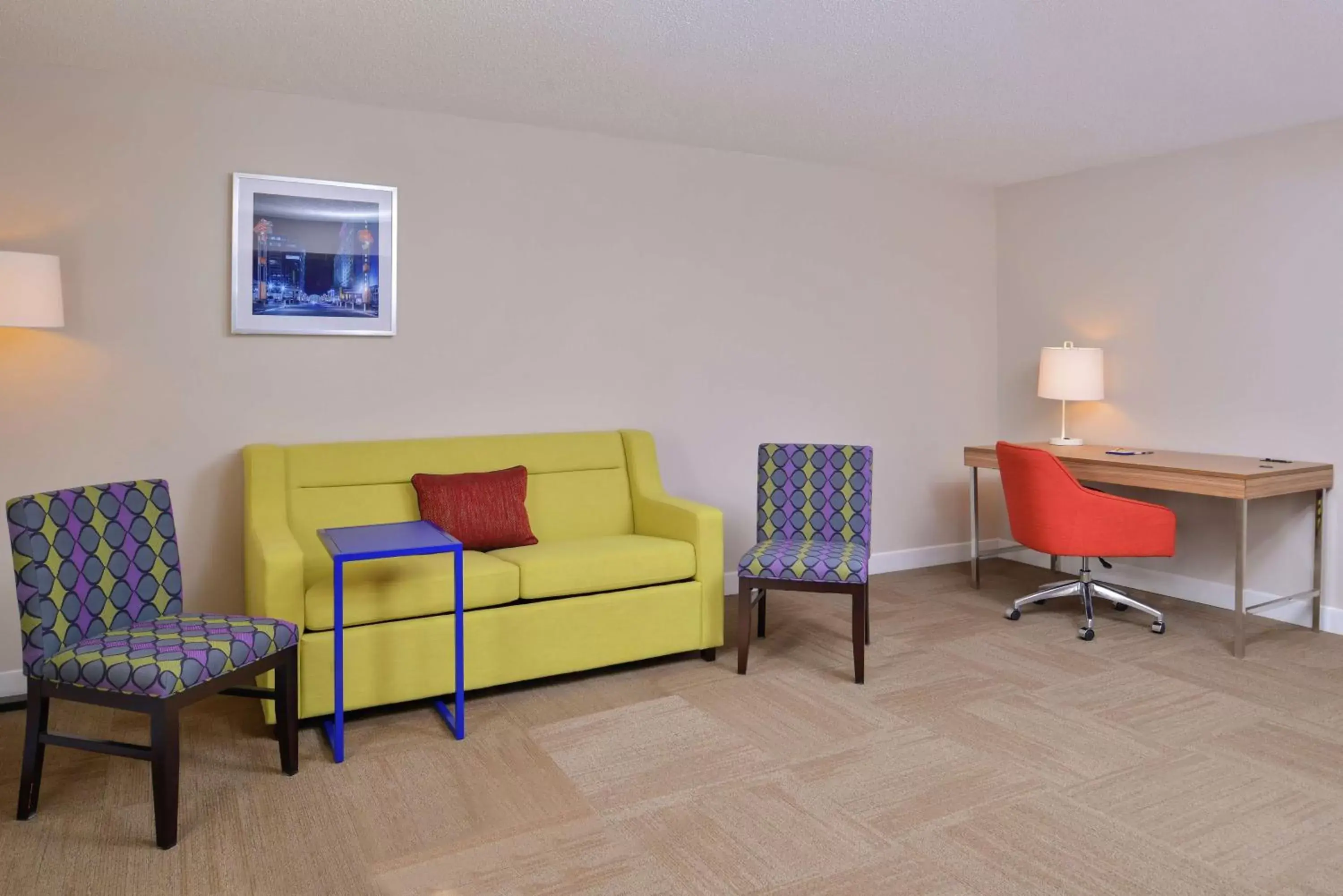 Living room, Seating Area in Hampton Inn By Hilton Greensboro-East