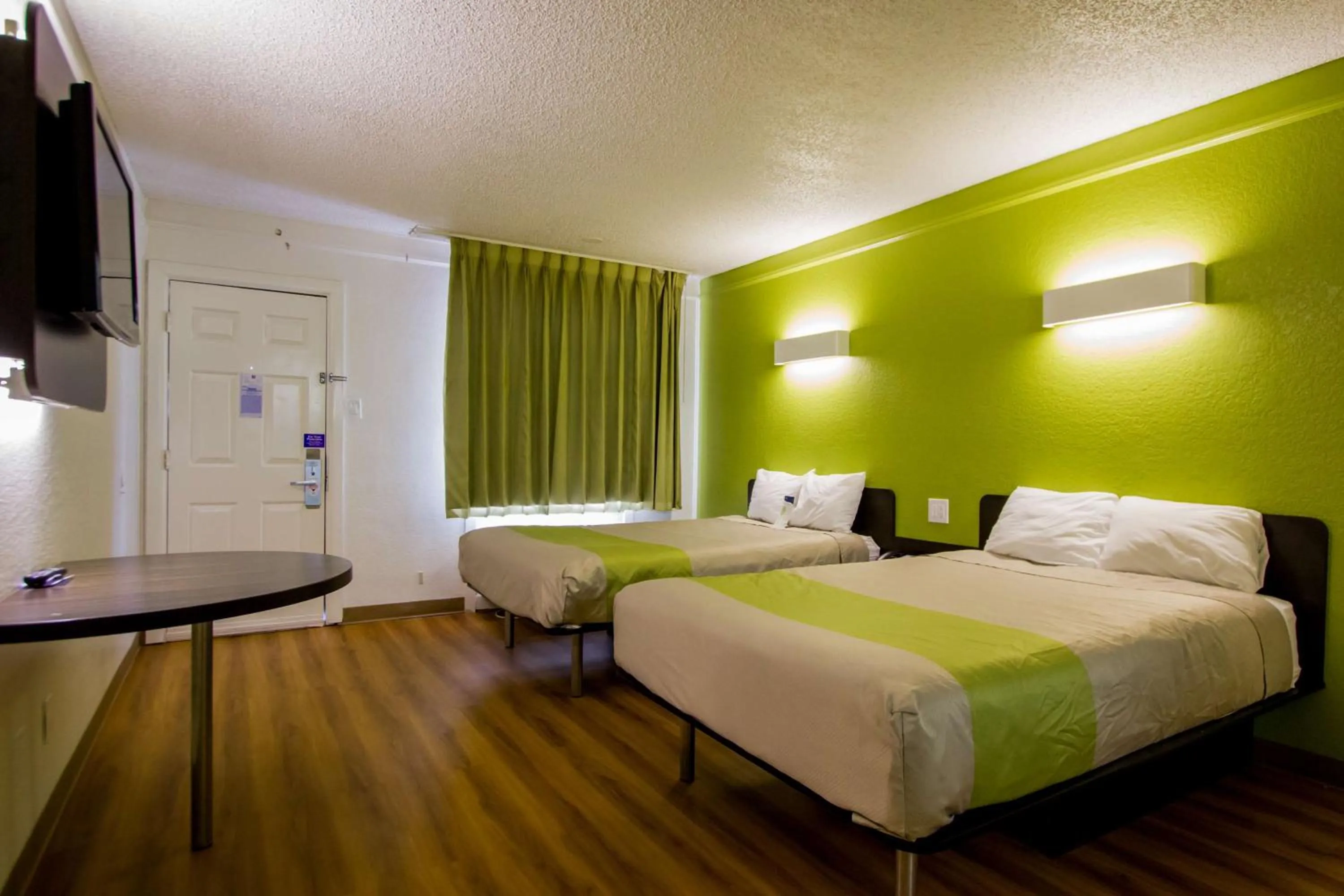 TV and multimedia, Bed in Motel 6-Austin, TX - Midtown