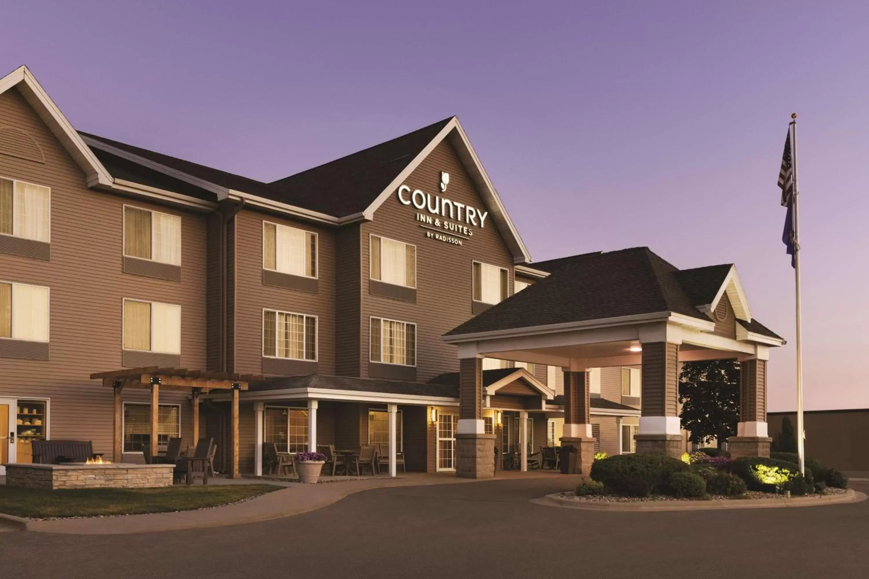 Property Building in Country Inn & Suites by Radisson, Albert Lea, MN