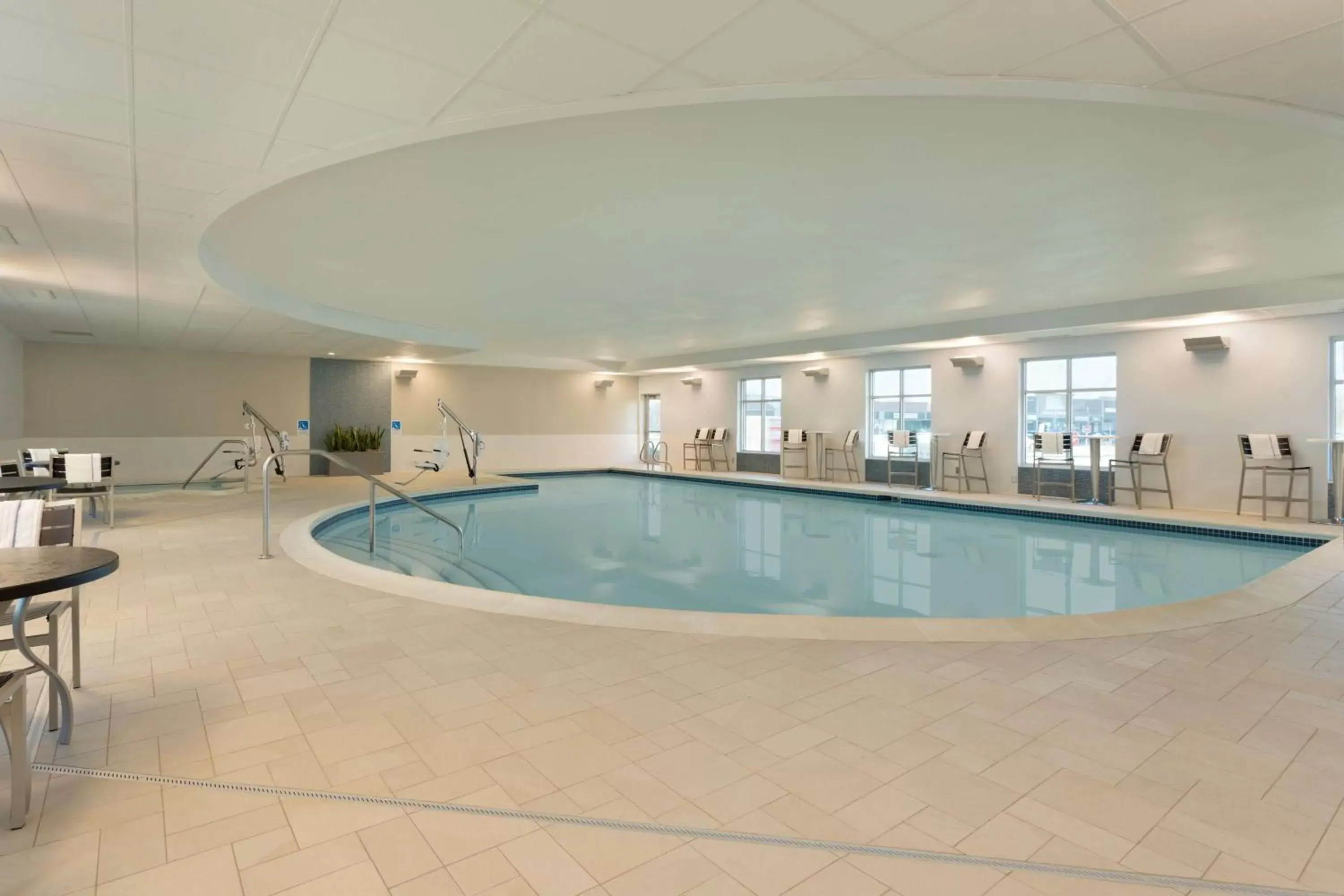 Pool view, Swimming Pool in Hampton Inn & Suites Rosemont Chicago O'Hare