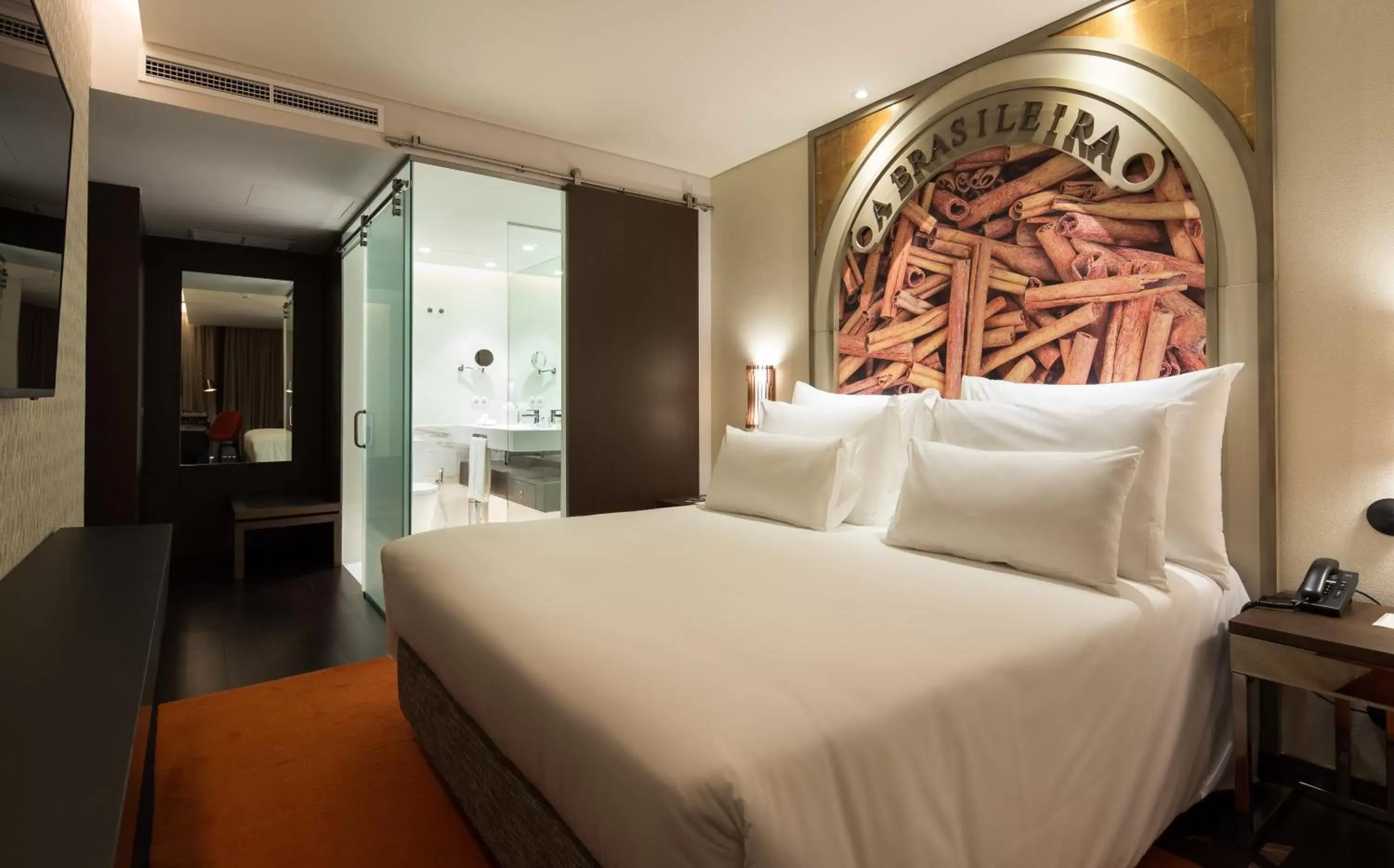 Bedroom, Bed in Pestana Porto - A Brasileira, City Center & Heritage Building