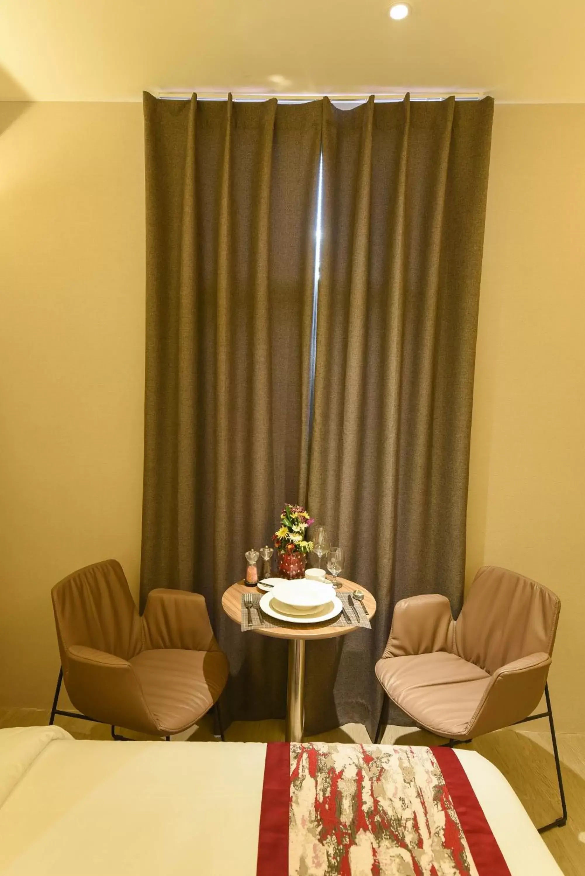 Dining area, Bed in Red Hotel Cubao, Quezon City