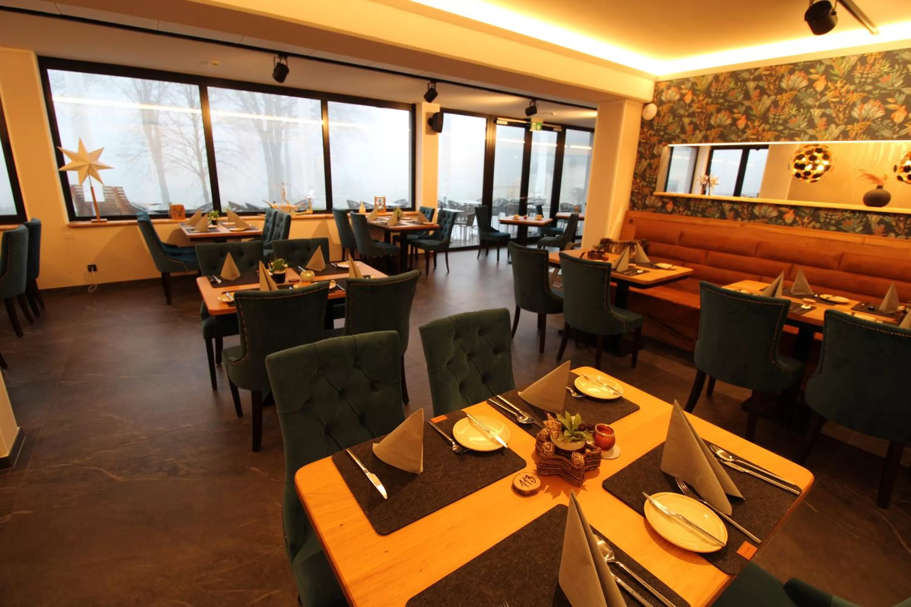 Restaurant/places to eat in DER Hirsch Hotel