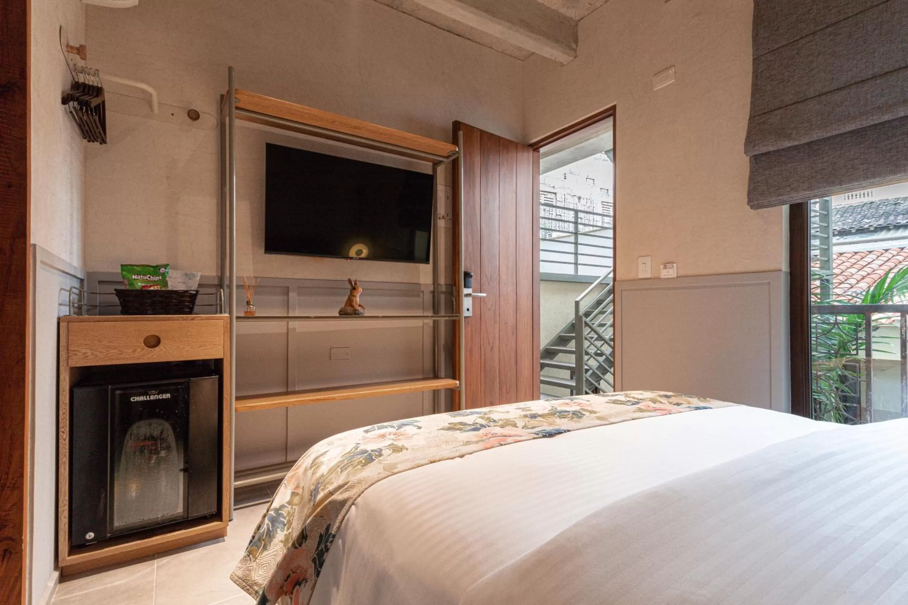 Bed in Soy Local Insignia