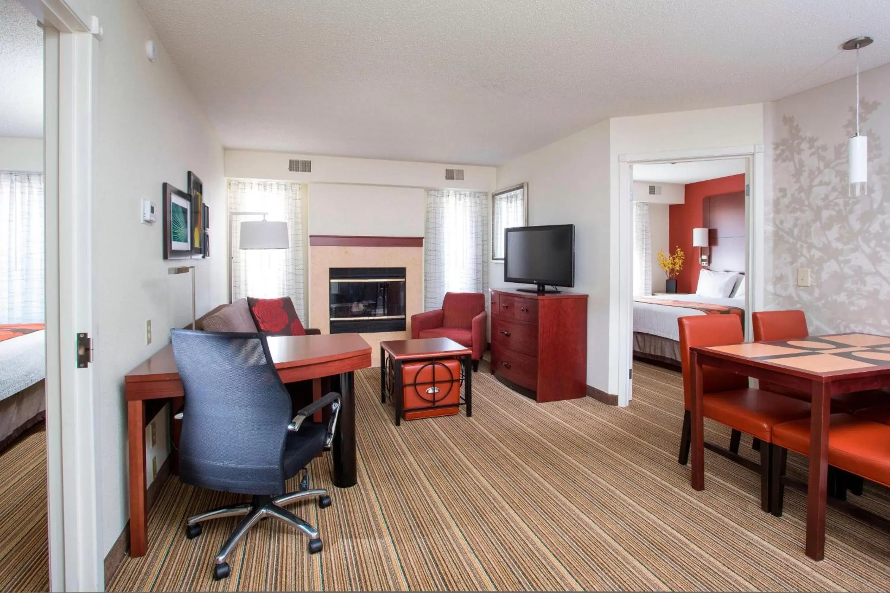 Bedroom, Dining Area in Residence Inn Rockford