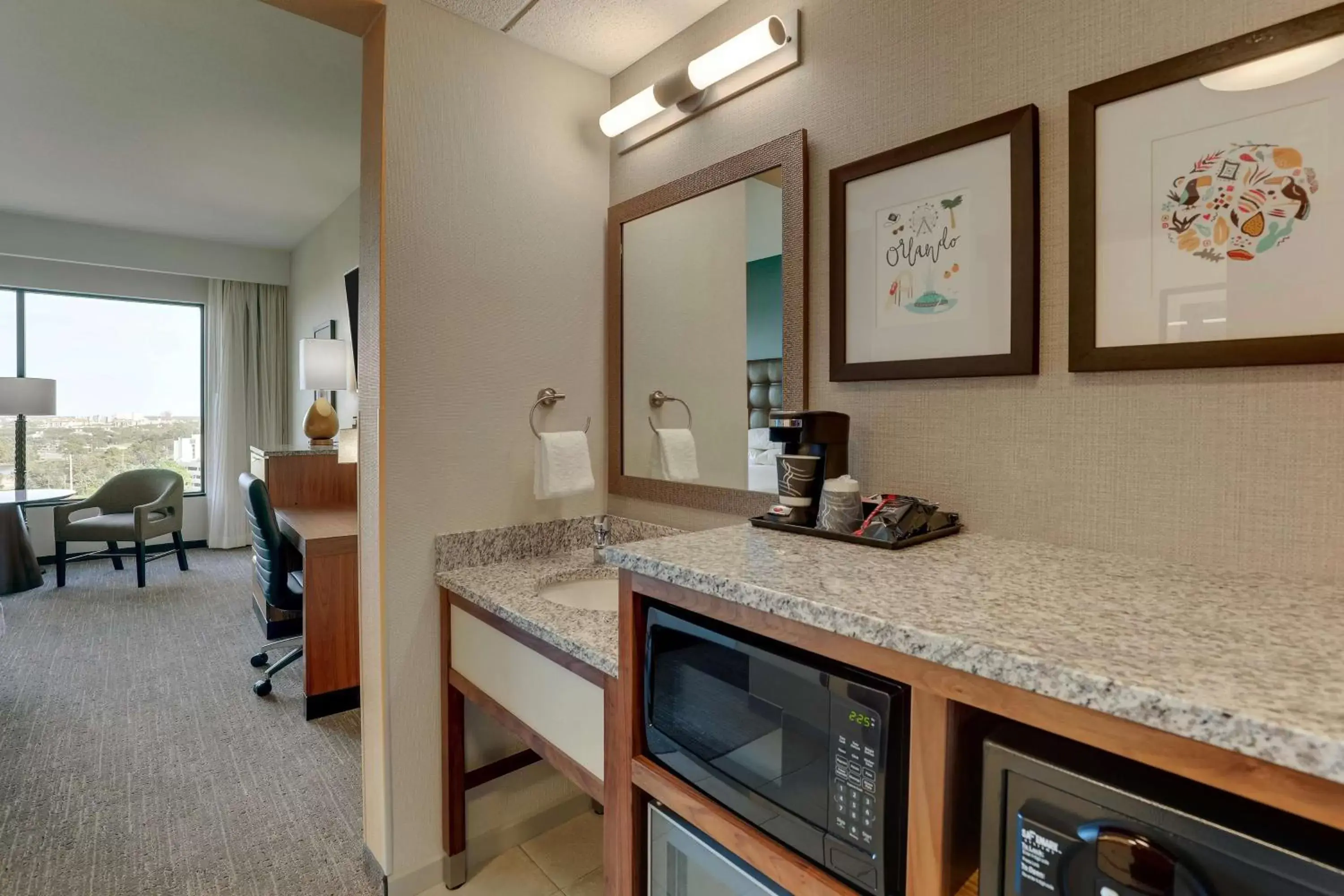 Bedroom, Kitchen/Kitchenette in Drury Plaza Hotel Orlando - Disney Springs Area