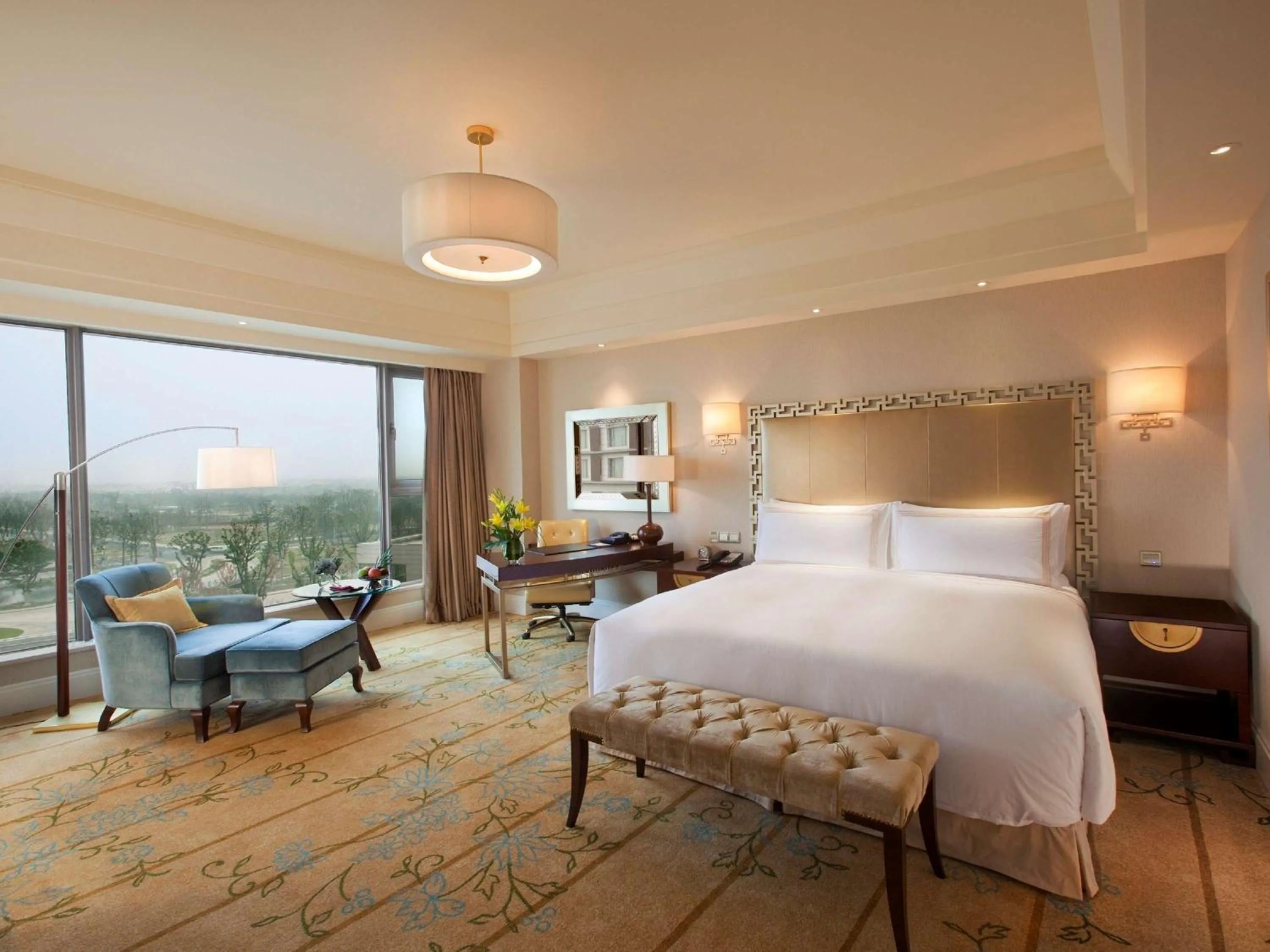 Photo of the whole room, Bed in Fairmont Yangcheng Lake