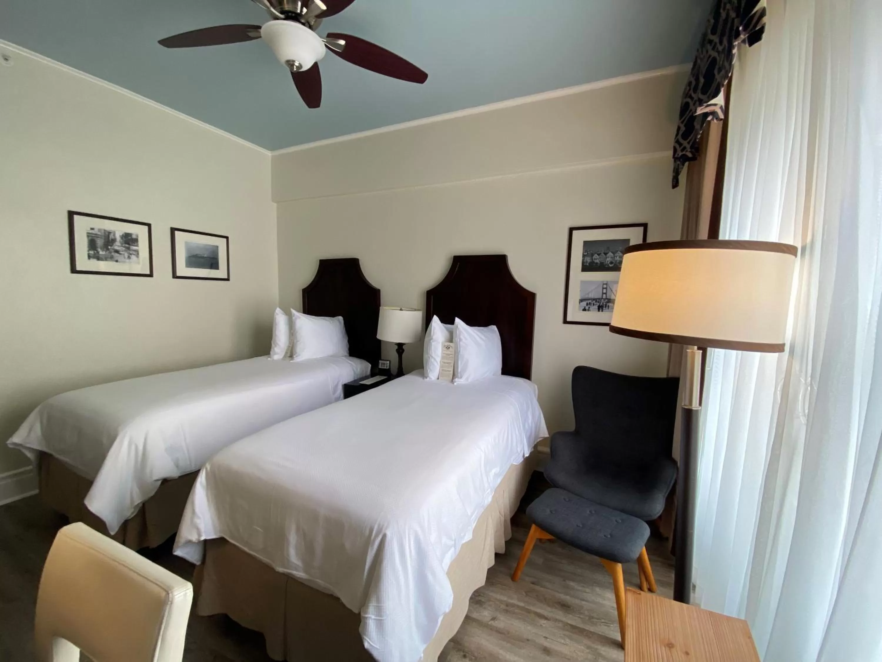 Bedroom, Bed in Chancellor Hotel on Union Square