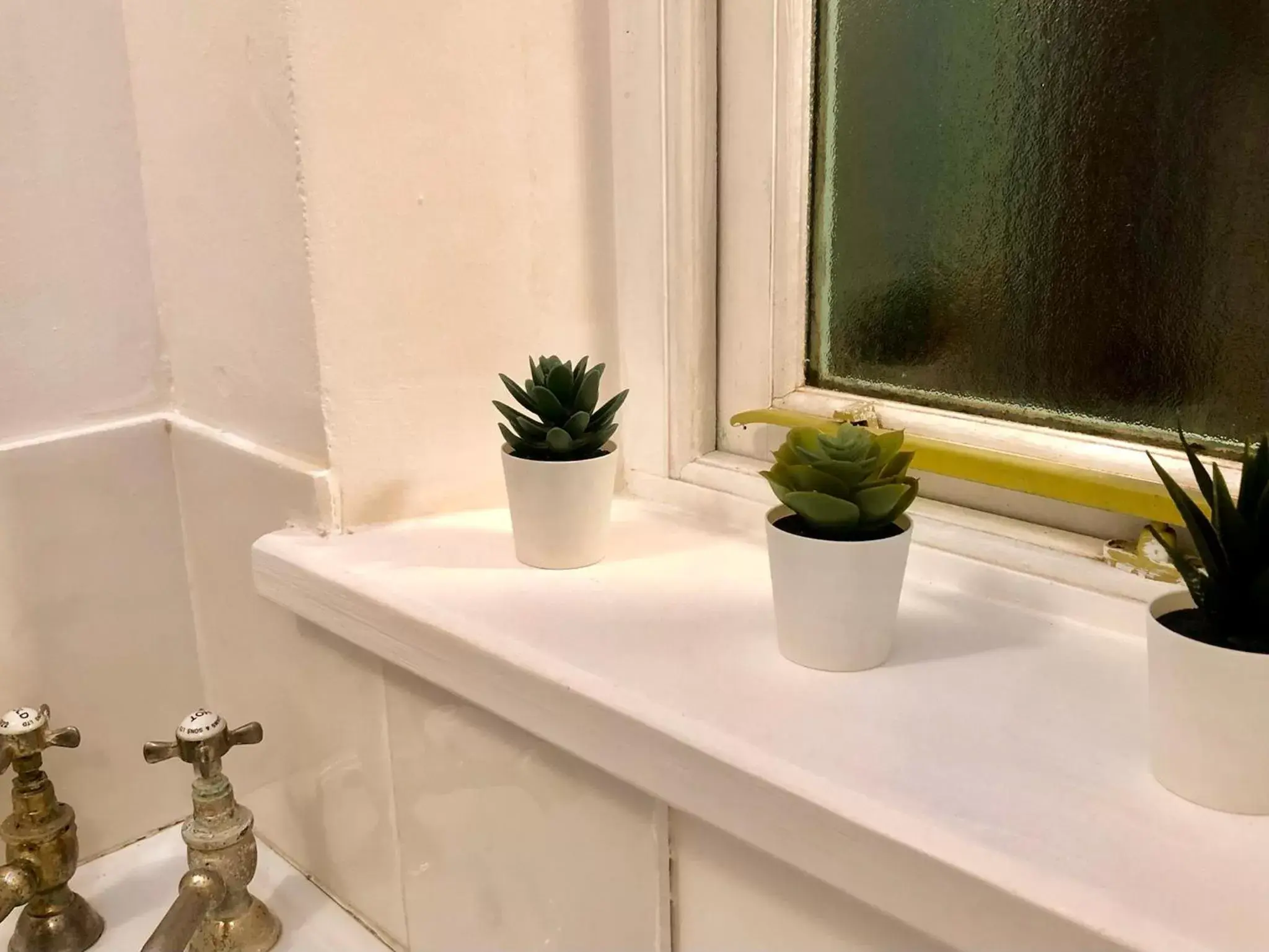 Bathroom in The Dragonfly BNB, Glastonbury