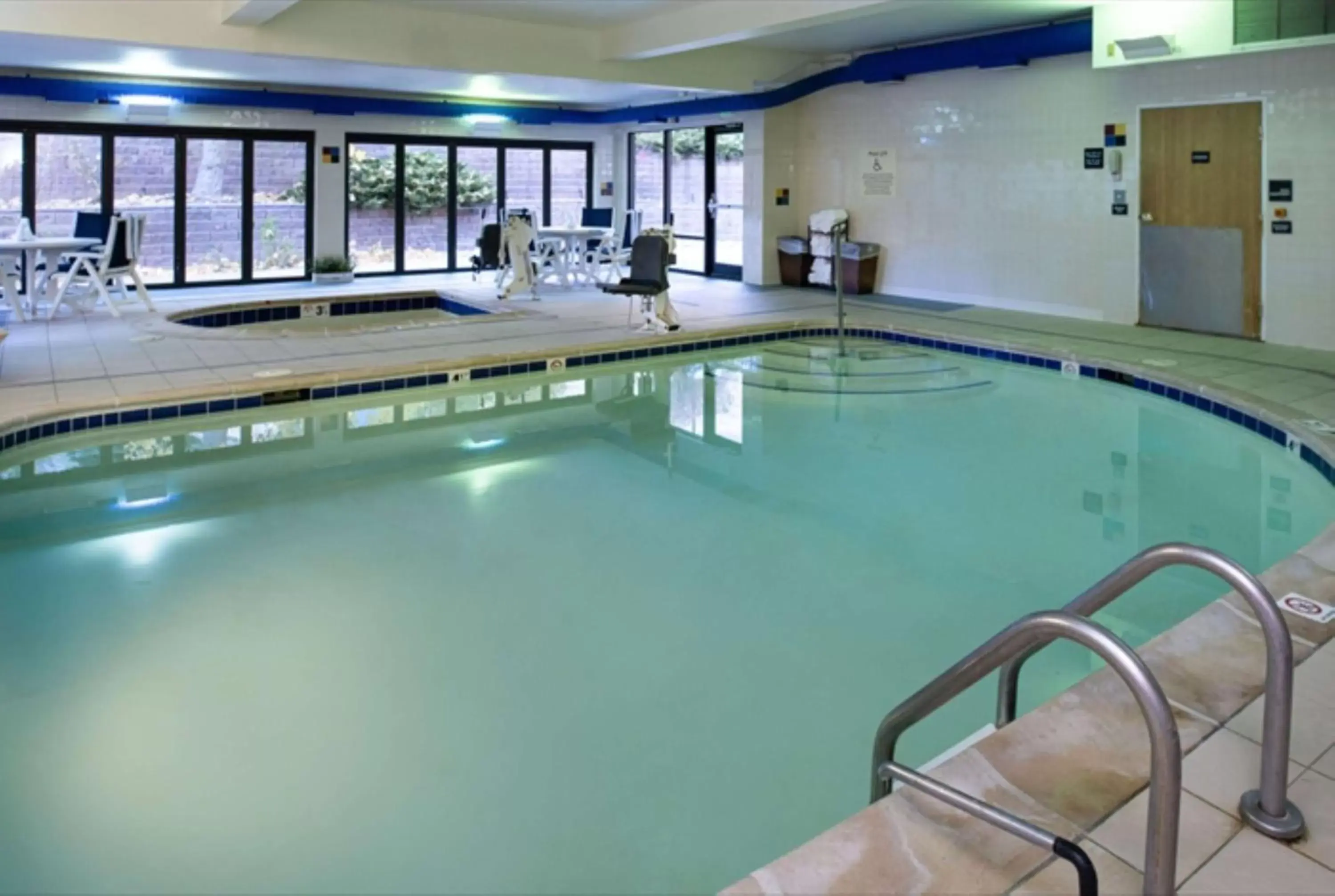 Pool view, Swimming Pool in Hampton Inn Glenwood Springs