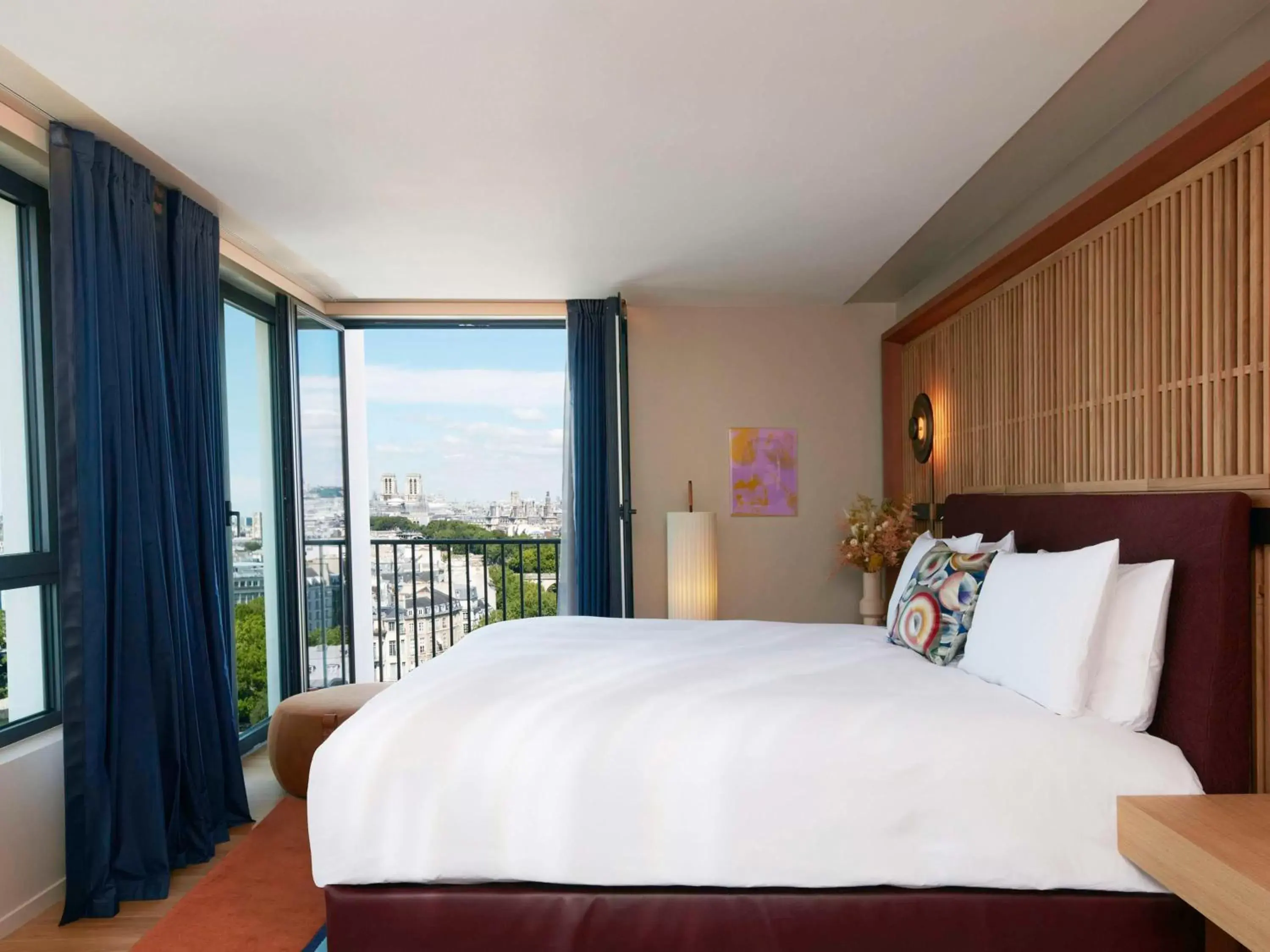Bedroom, Bed in SO Paris Hotel