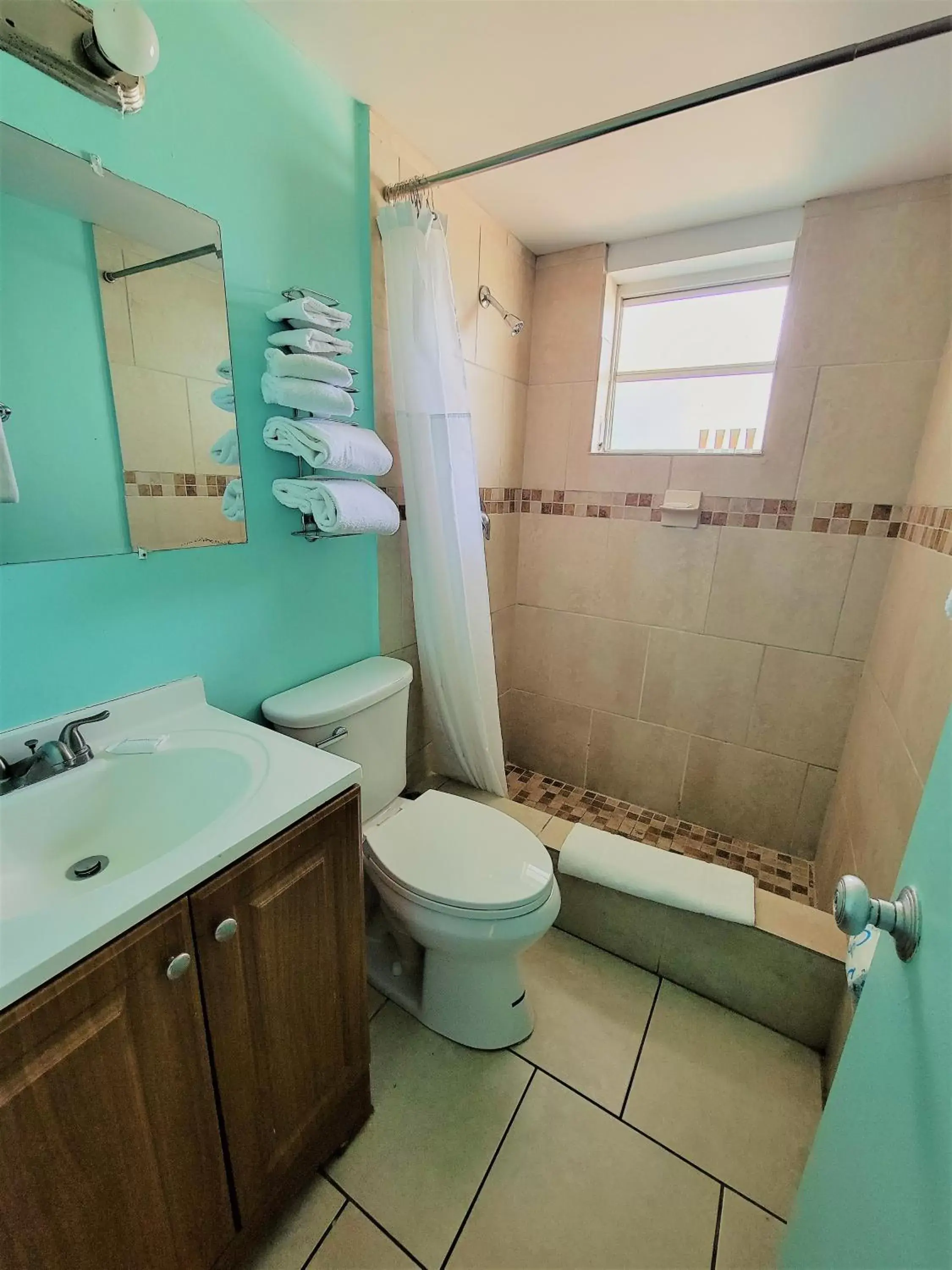 Bathroom in Looe Key Reef Resort and Dive Center Bathroom in Looe Key Reef Resort and Dive Center
