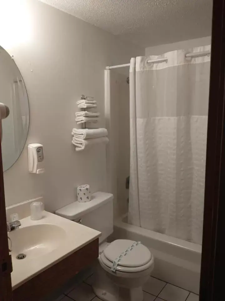 Bathroom in Americas Best Value Inn Sauk Centre