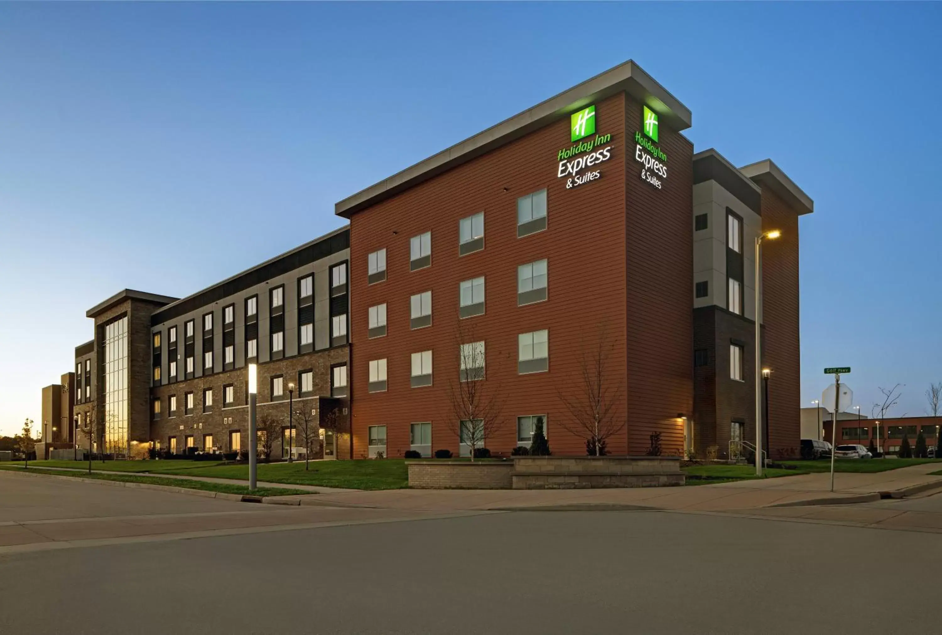 Property Building in Holiday Inn Express & Suites - Milwaukee - Brookfield, an IHG Hotel