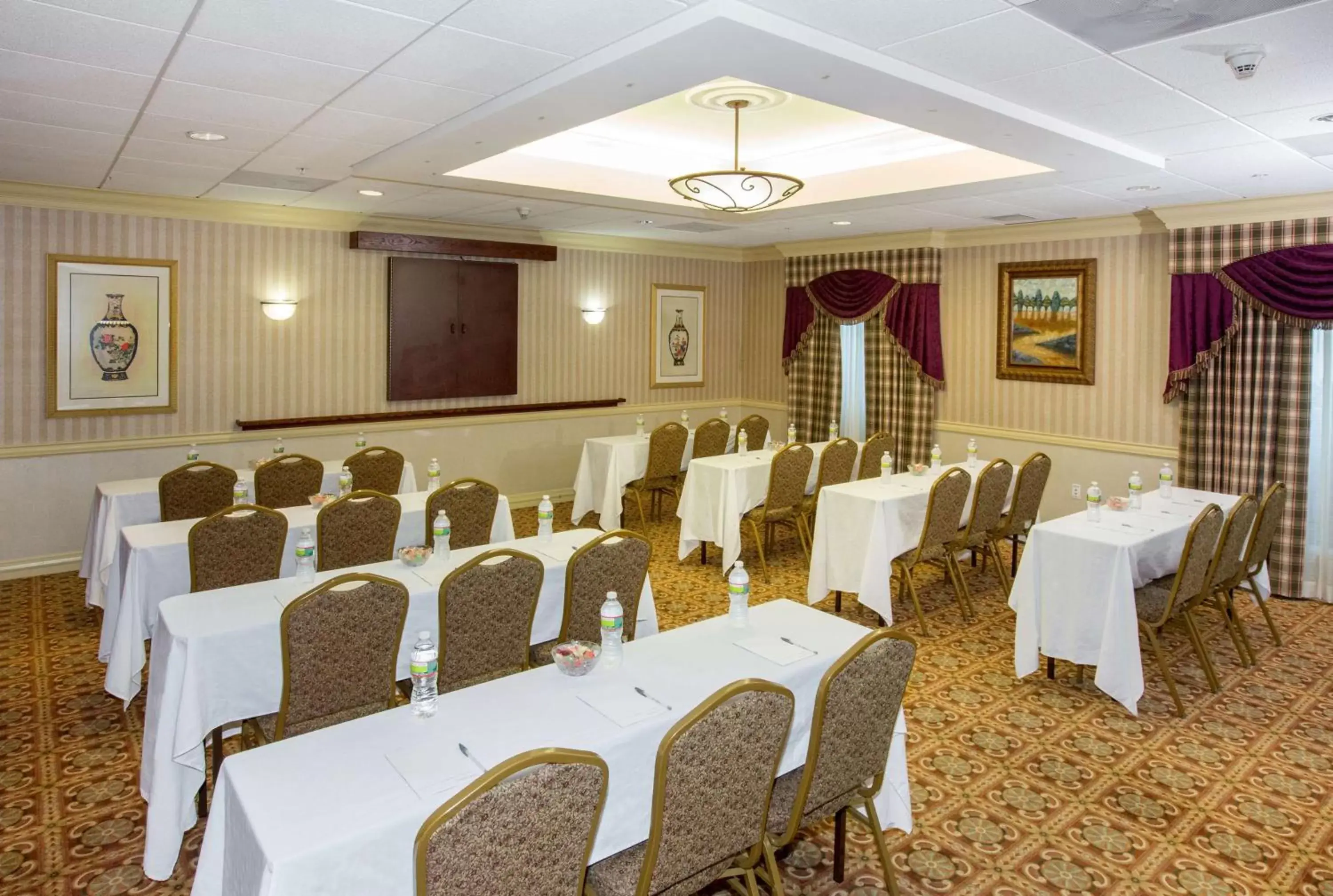 Meeting/conference room in Hampton Inn Coventry-Warwick Area