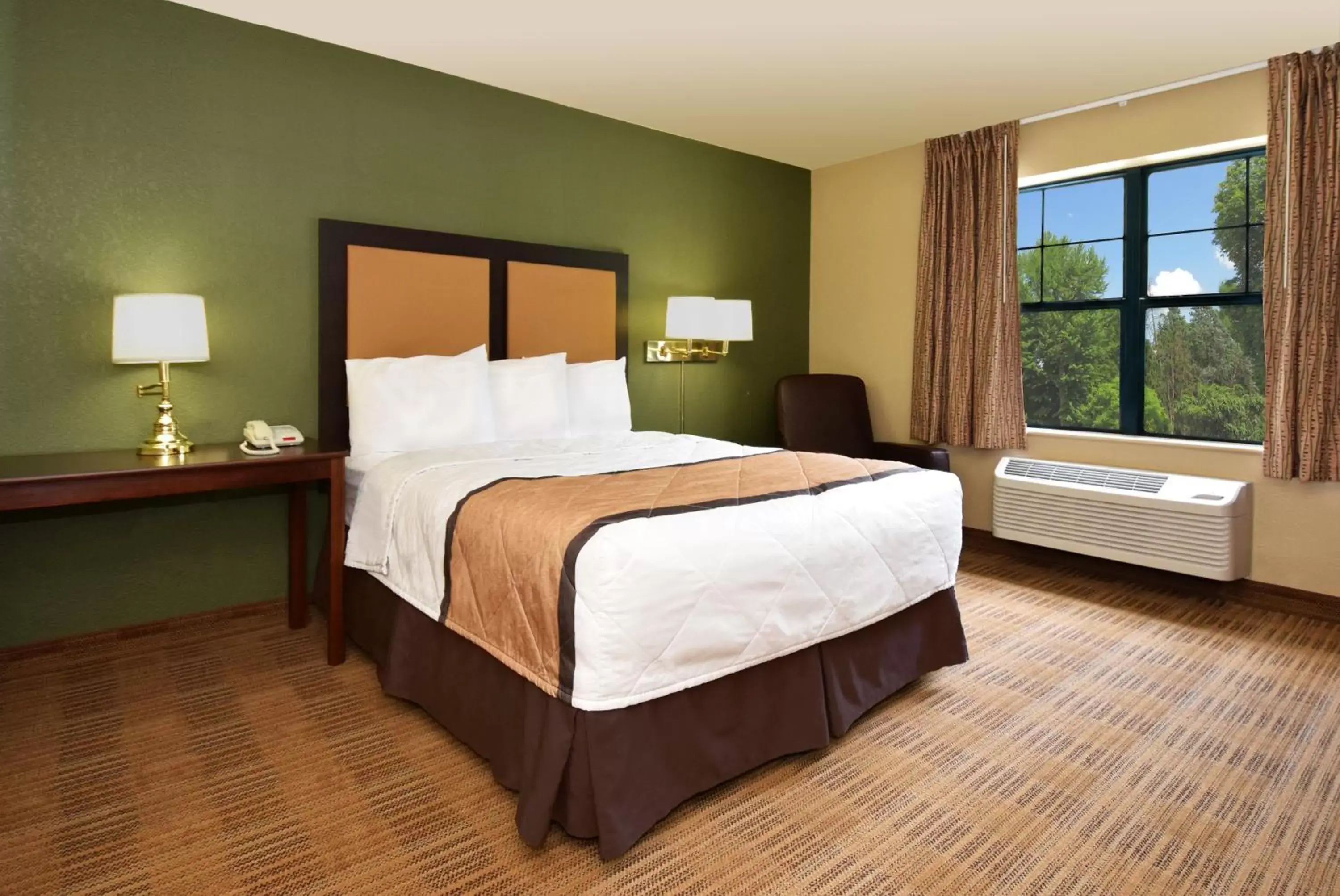 Bed in Extended Stay America Suites - Philadelphia - Exton