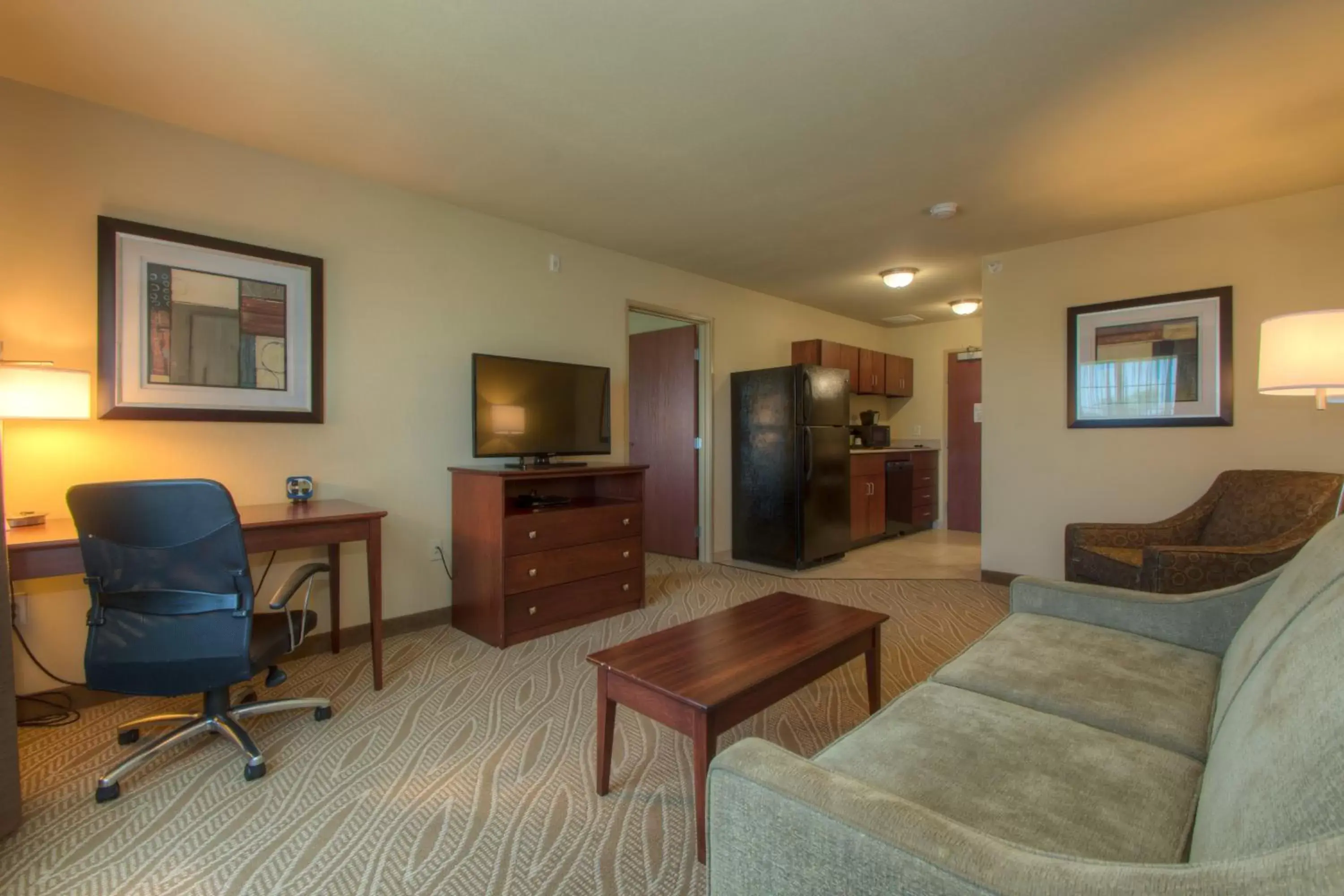 King Suite - Disability Access in Cobblestone Inn & Suites - Holyoke