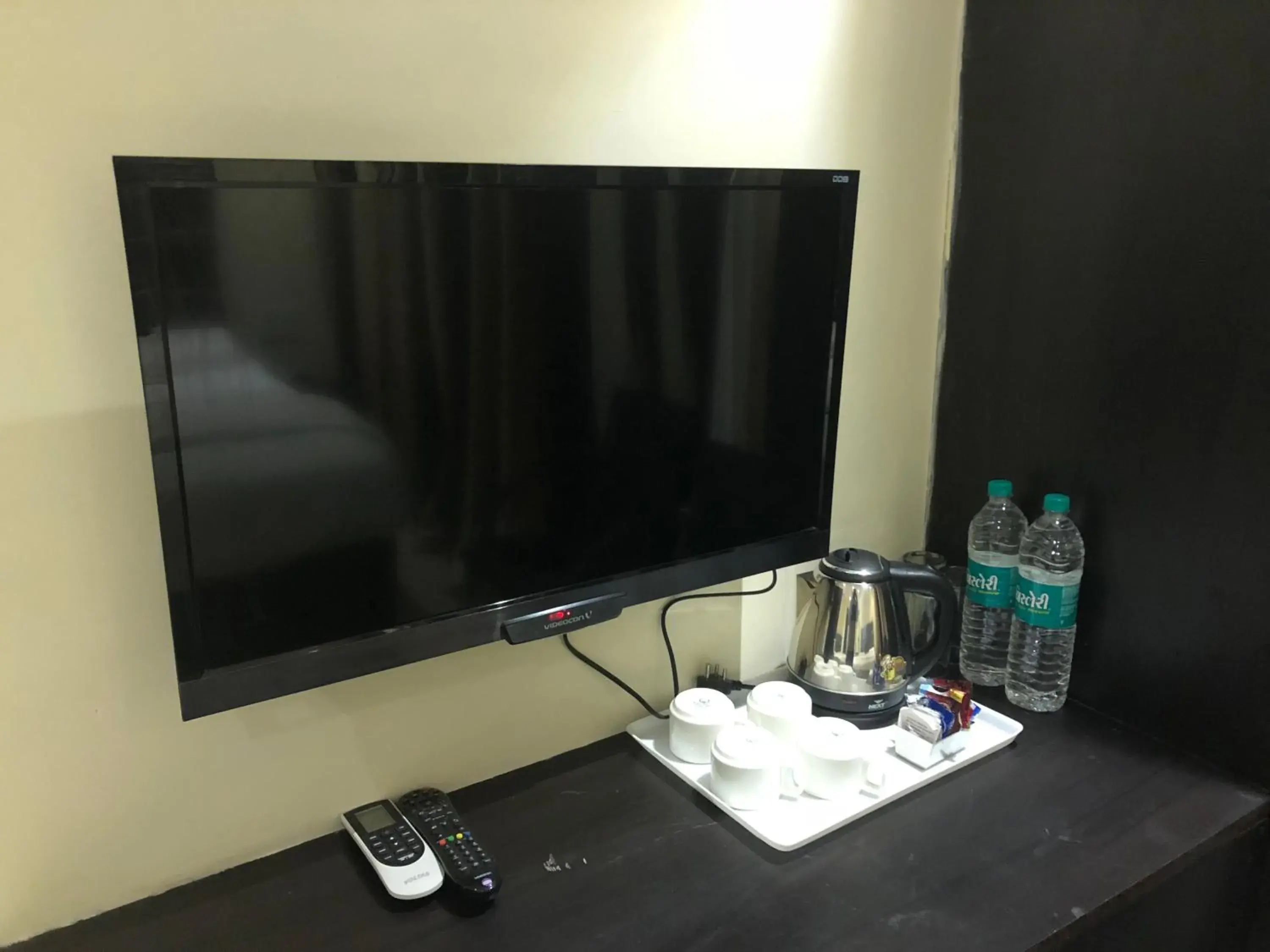 TV and multimedia, TV/Entertainment Center in Solitaire Hotel