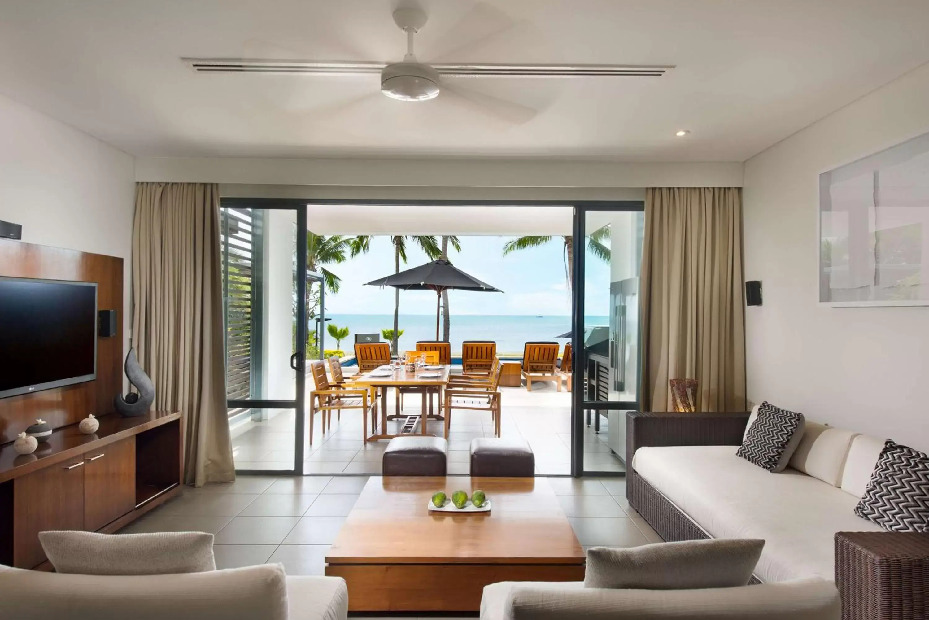 Bedroom, Seating Area in Hilton Fiji Beach Resort and Spa