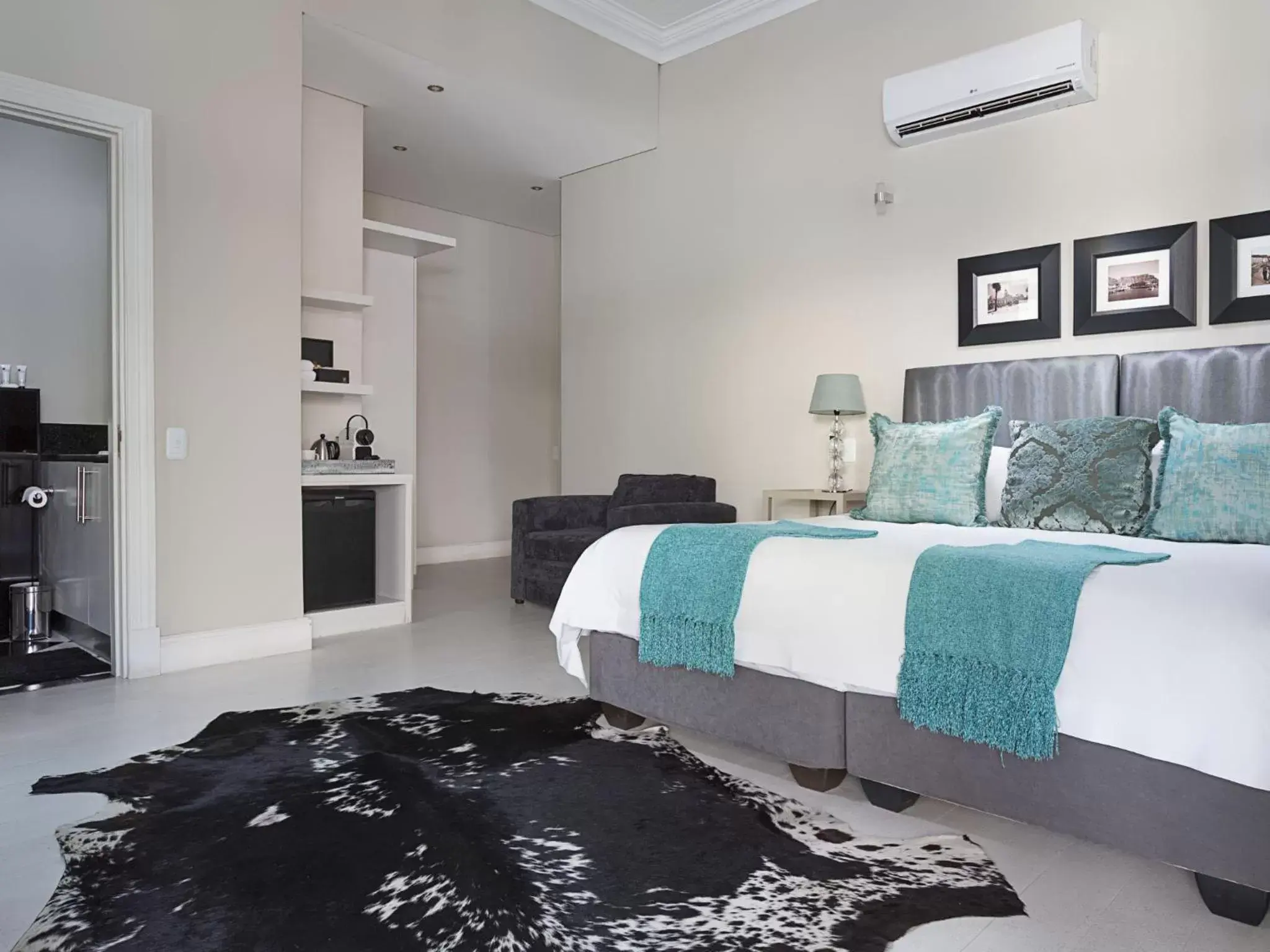Photo of the whole room, Bed in Long Street Boutique Hotel