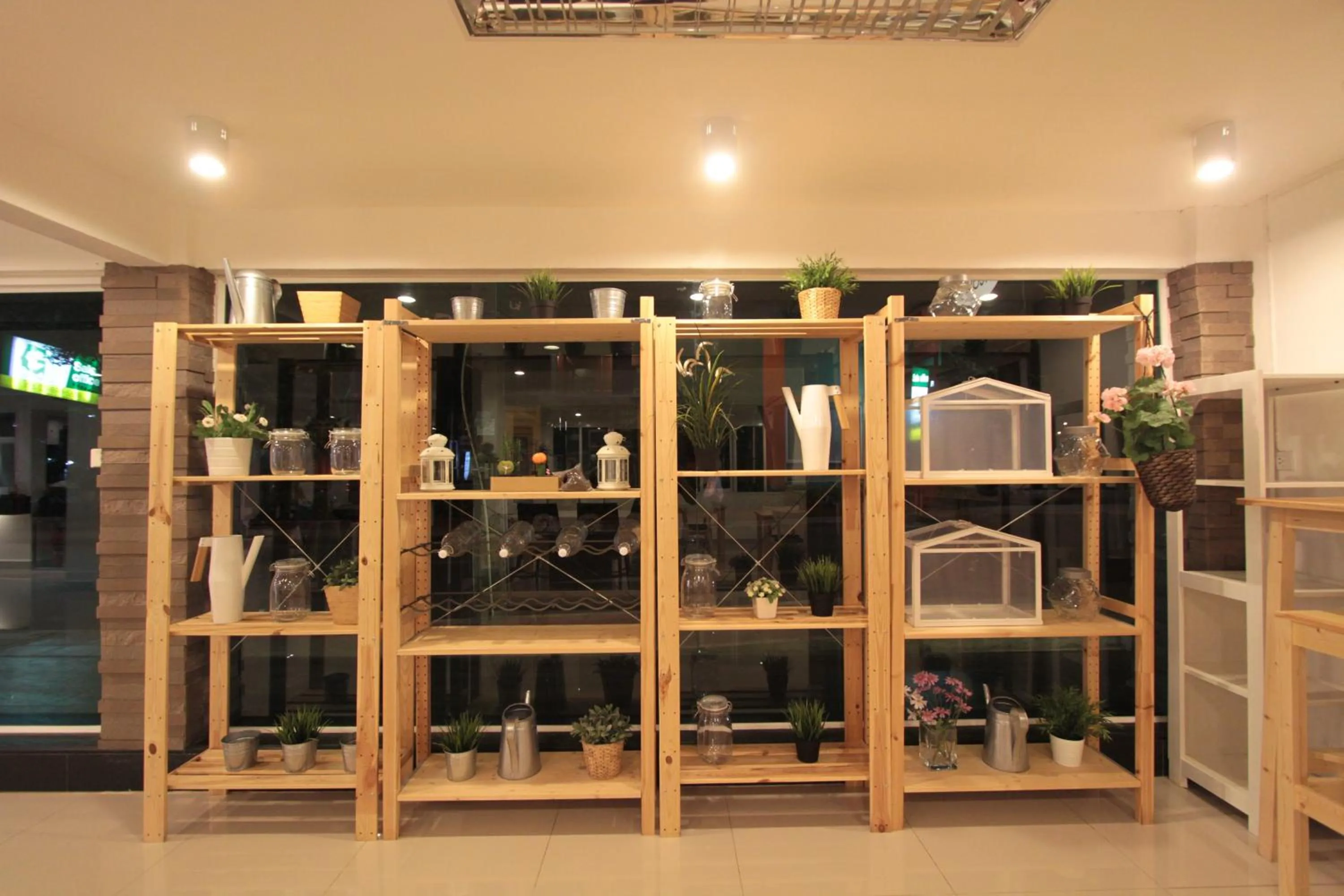 Restaurant/places to eat in Napaville Huai Khwang