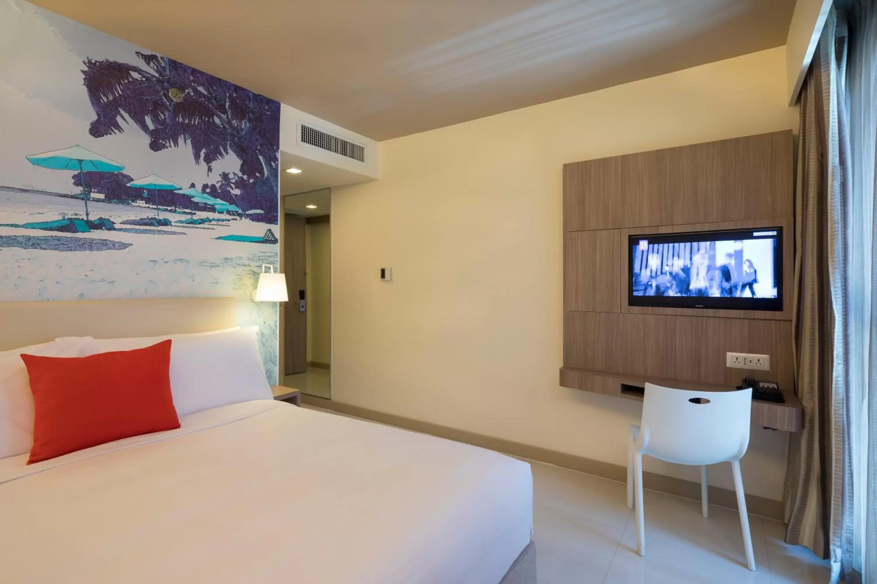 TV and multimedia, Bed in Travelodge Pattaya TV and multimedia, Bed in Travelodge Pattaya