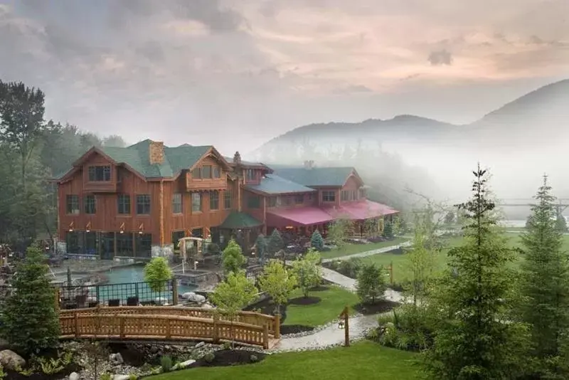 Facade/entrance in The Whiteface Lodge